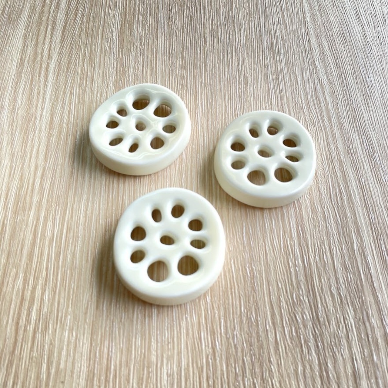 クリーム釉れんこん　箸置
