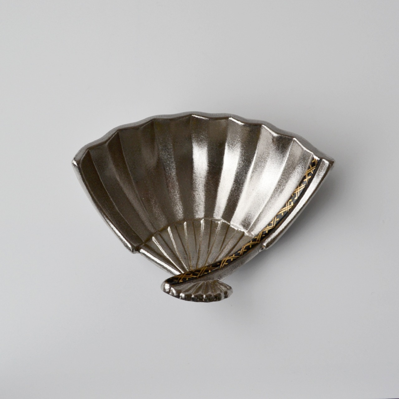 プラチナ黒釉地紋　扇型珍味入