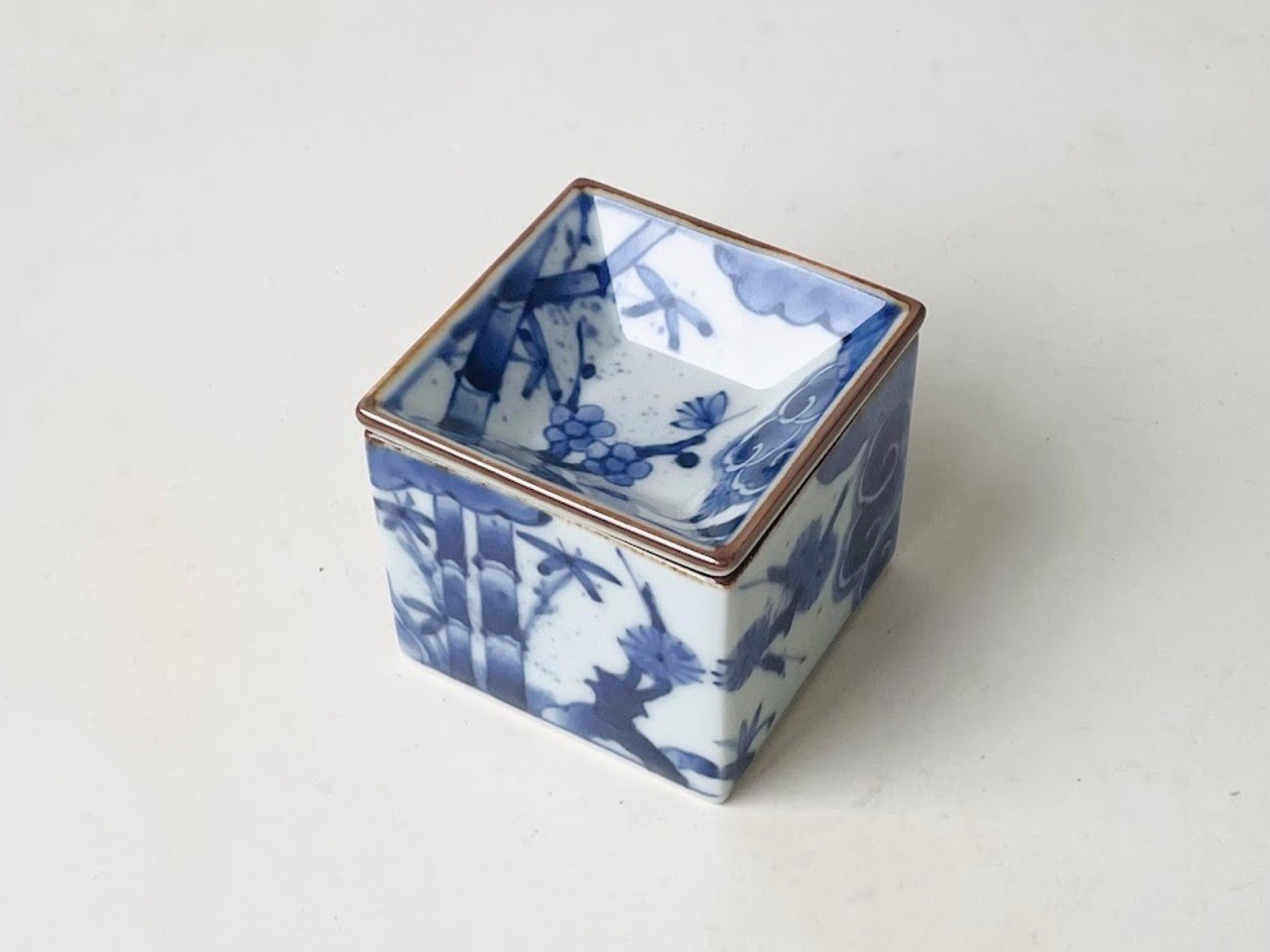 染付濃松竹梅　枡型蓋付珍味入