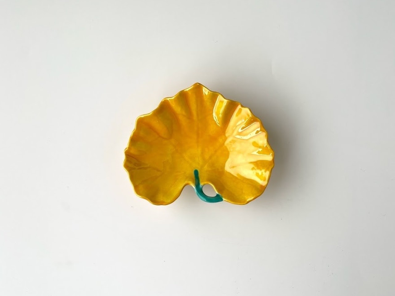 黄交趾つわの葉型小付