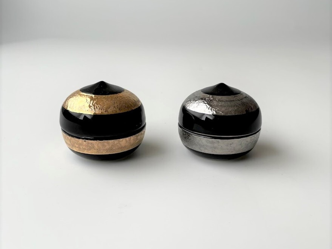 黒釉銀彩栗型珍味入