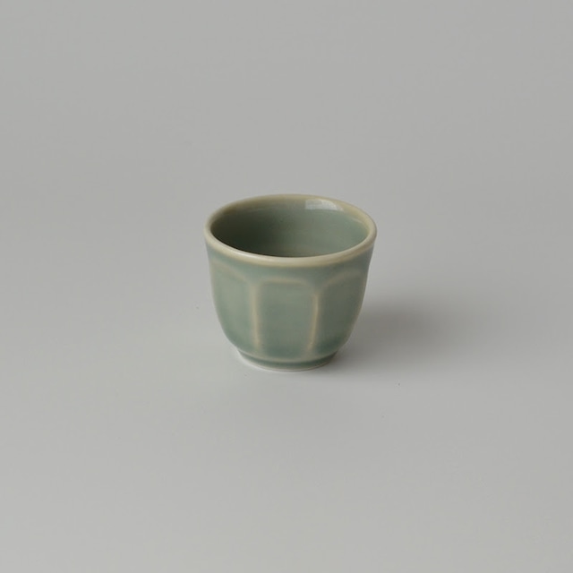 緑釉しのぎ　八方盃(小)