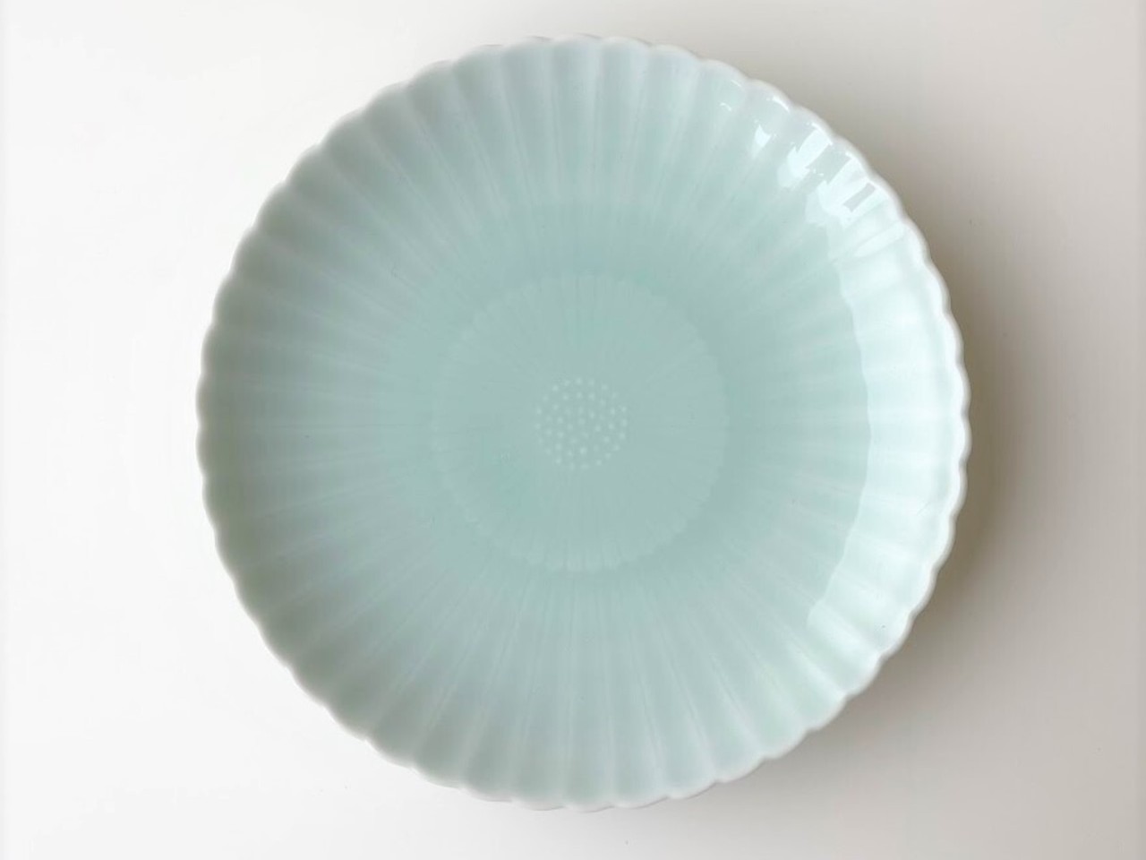青白磁二重菊四・五寸皿