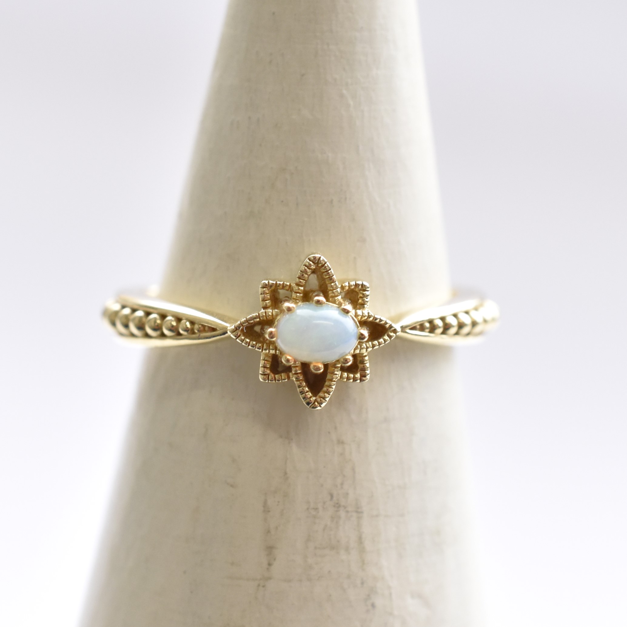 【109R0273-OP】K10YG　蛋白石　戒指(尾戒)（オパール　ピンキーリング）