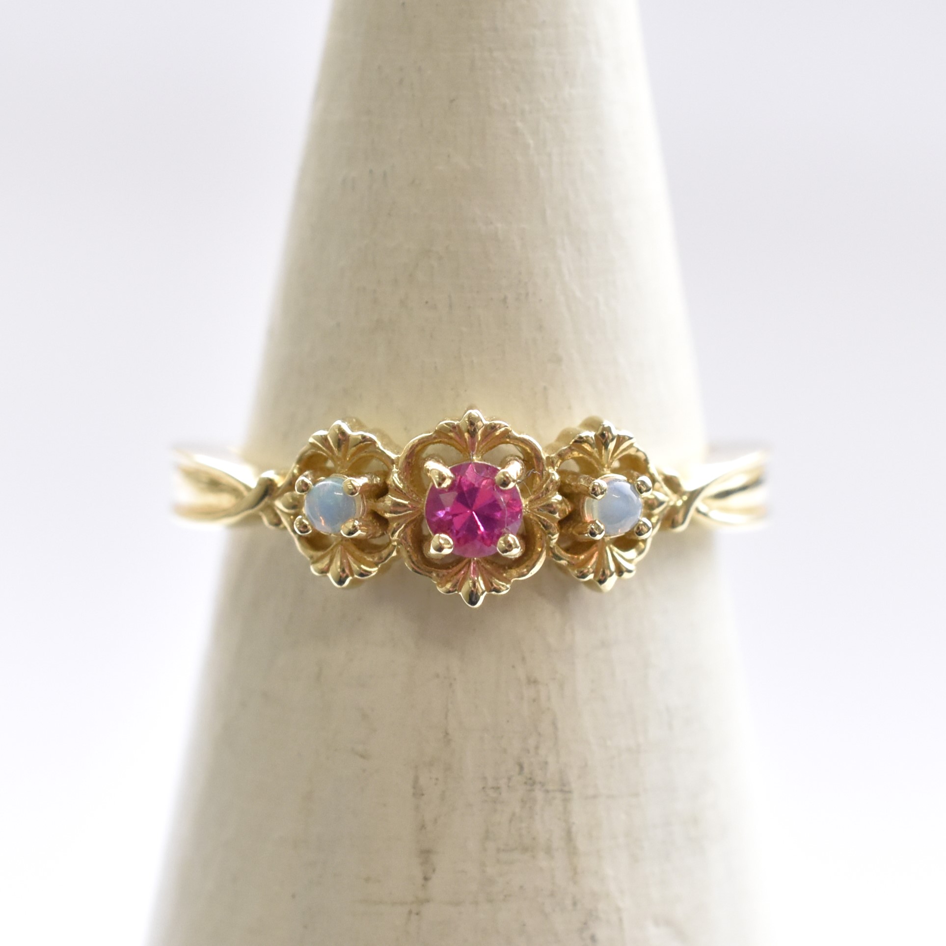 【109R0275】K10YG　紅寶石＆蛋白石　戒指(尾戒)（ルビー＆オパール　ピンキーリング）