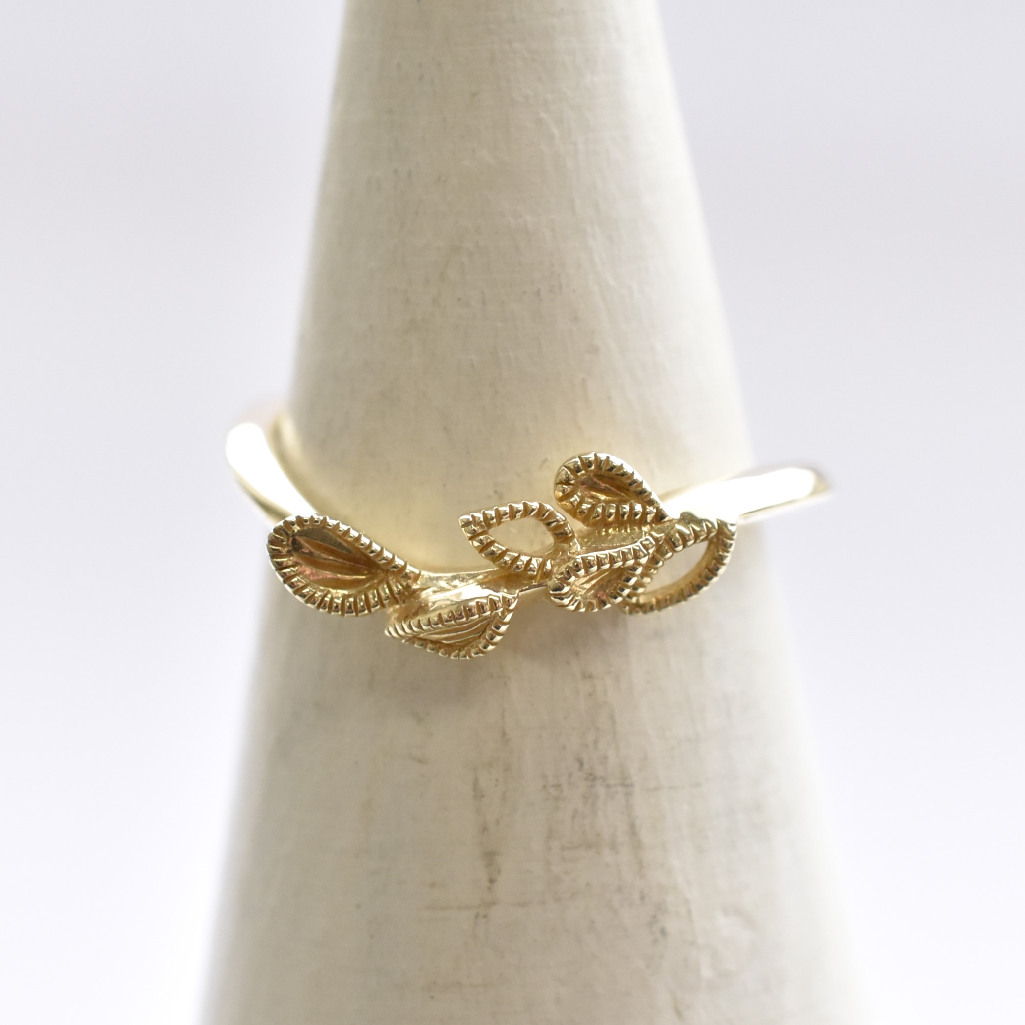 【109R0281】K10YG　樹葉　戒指(尾戒)（リーフ　ピンキーリング）