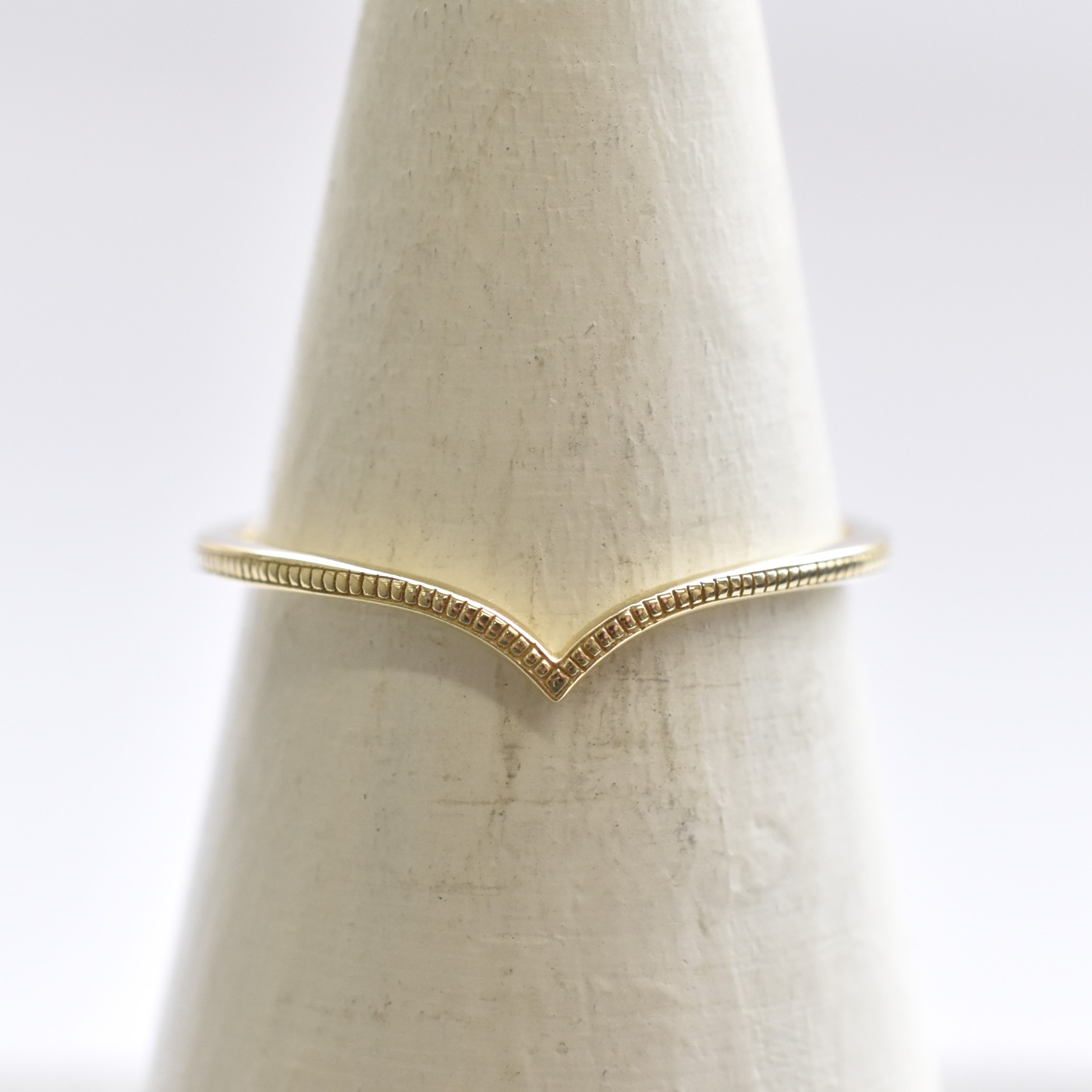 【109R0317】K10YG　V線　戒指（Vライン　リング）