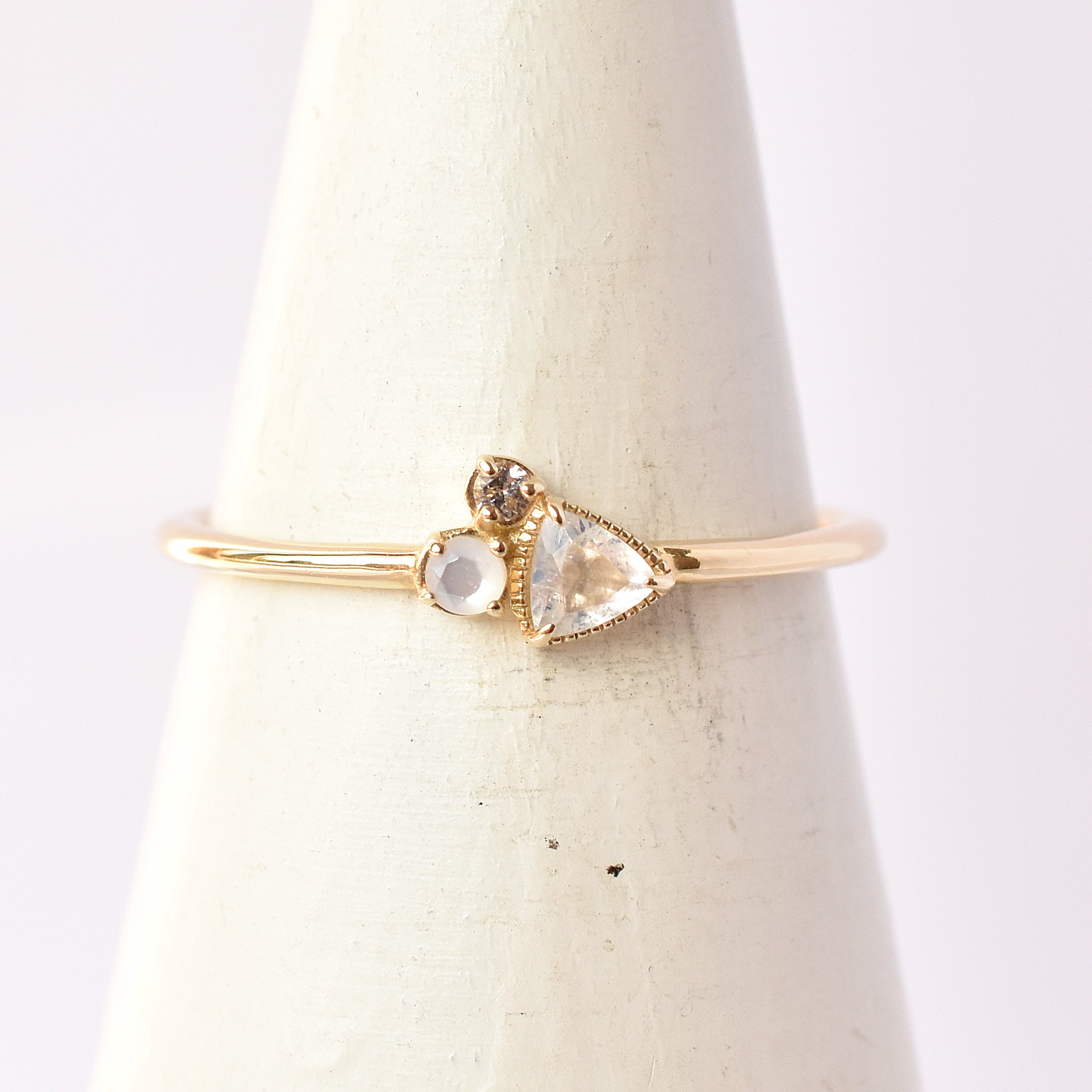 【109R0357】K10YG　月光石＆White Topaz＆白母貝　戒指（ムーンストーン＆ホワイトトパーズ＆白蝶貝　リング）