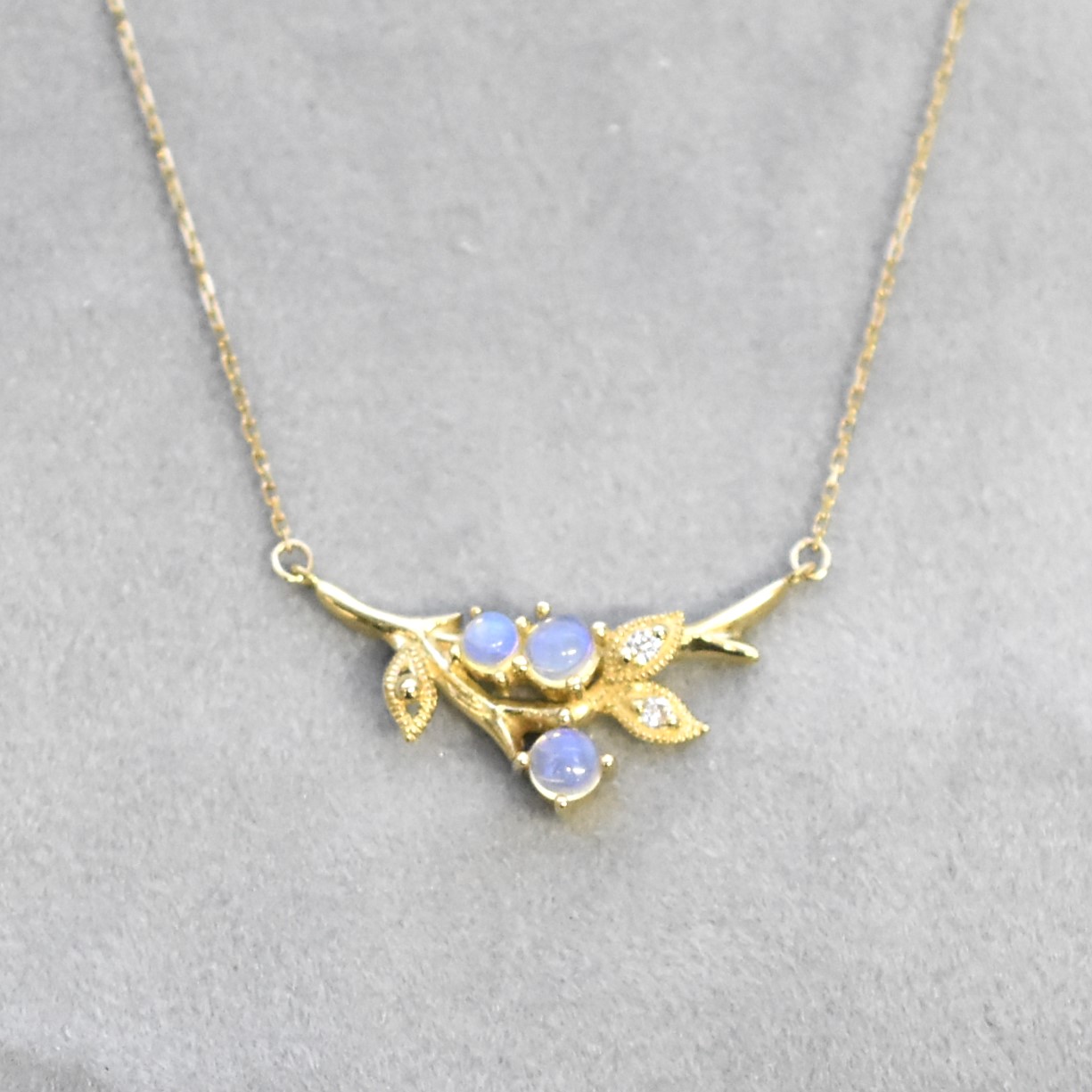 【109N0071-OP-TY】K10YG　蛋白石＆鑽石　小植物　項錬（オパール＆ダイヤモンド　小枝　ネックレス）