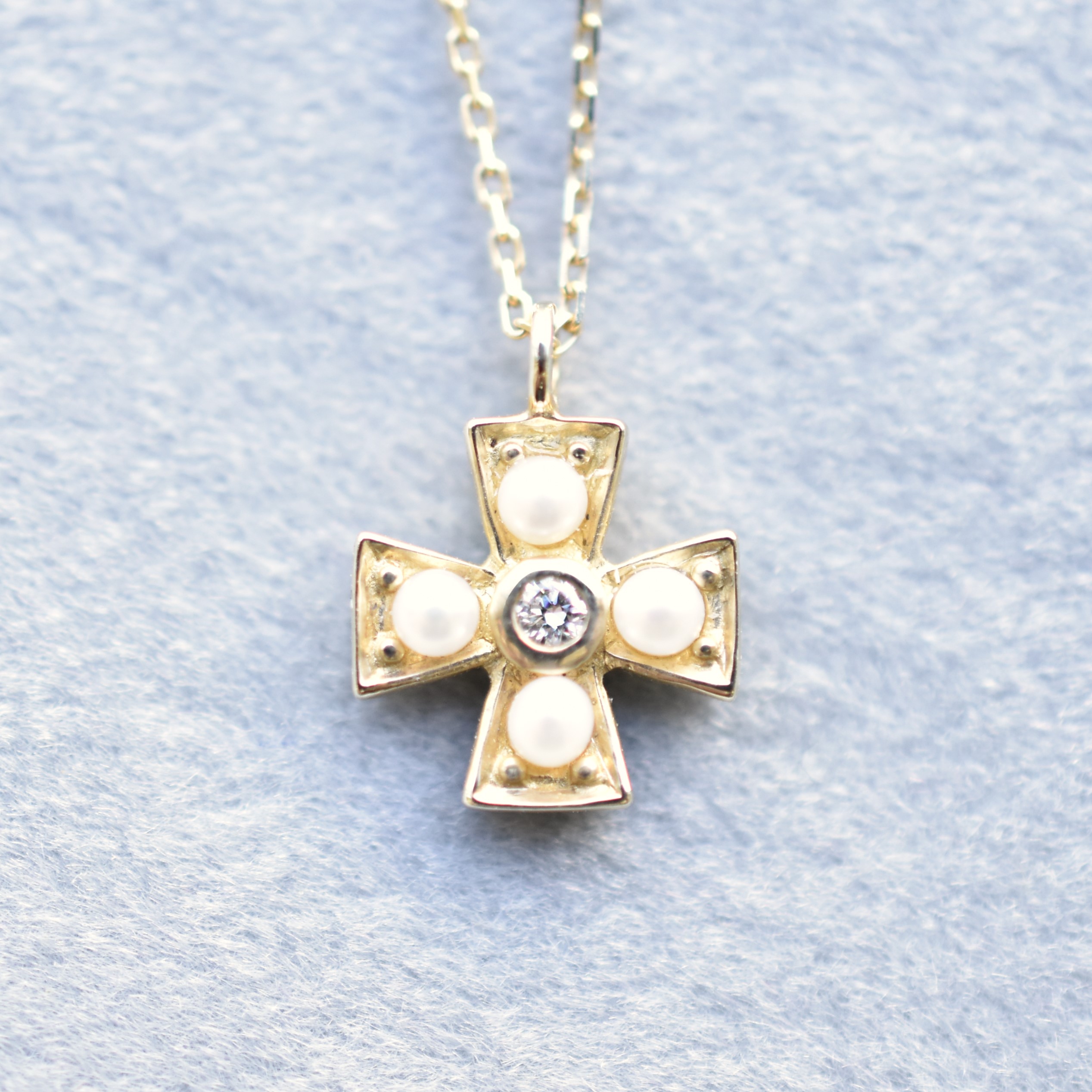 【109P0064】K10YG　淡水珍珠＆鑽石　十字架　項錬（パール＆ダイヤモンド　十字架　ネックレス）