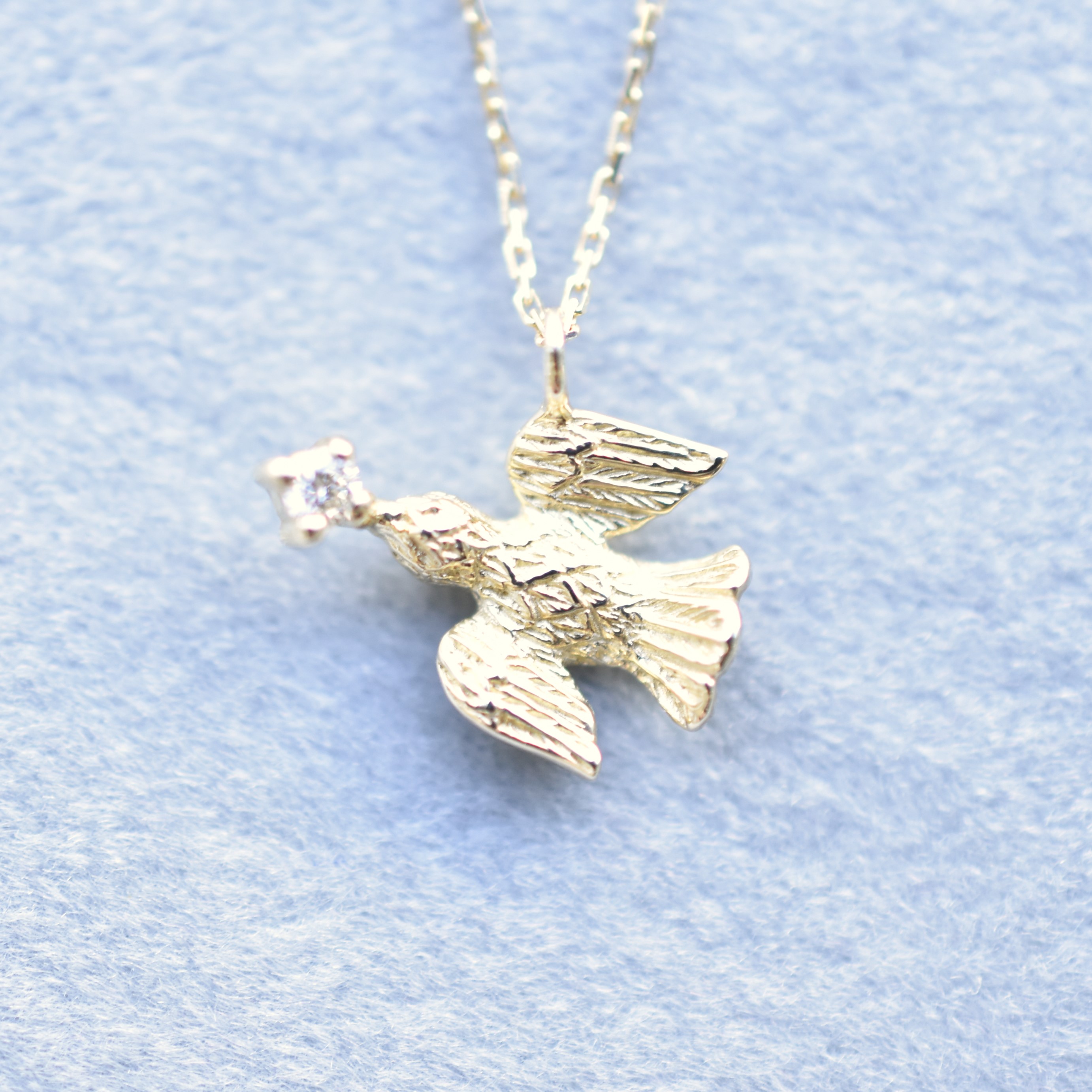 【109P0067】K10YG　鑽石　鴿子　項錬（ダイヤモンド　ハト　ネックレス）