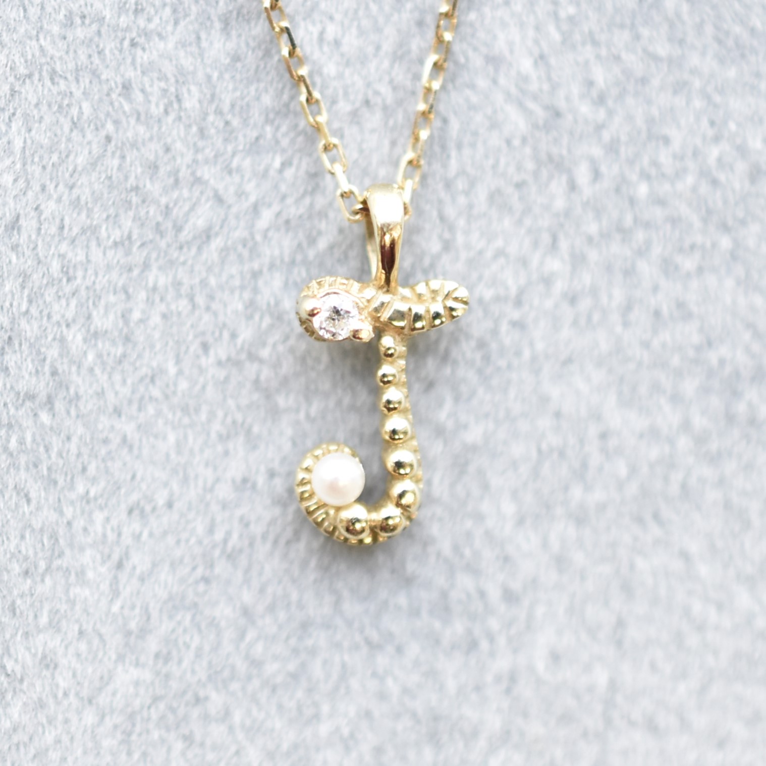 【109P0115J】K10YG　淡水珍珠＆鑽石　字母J　項錬（淡水パール＆ダイヤモンド　イニシャルJ　ネックレス）