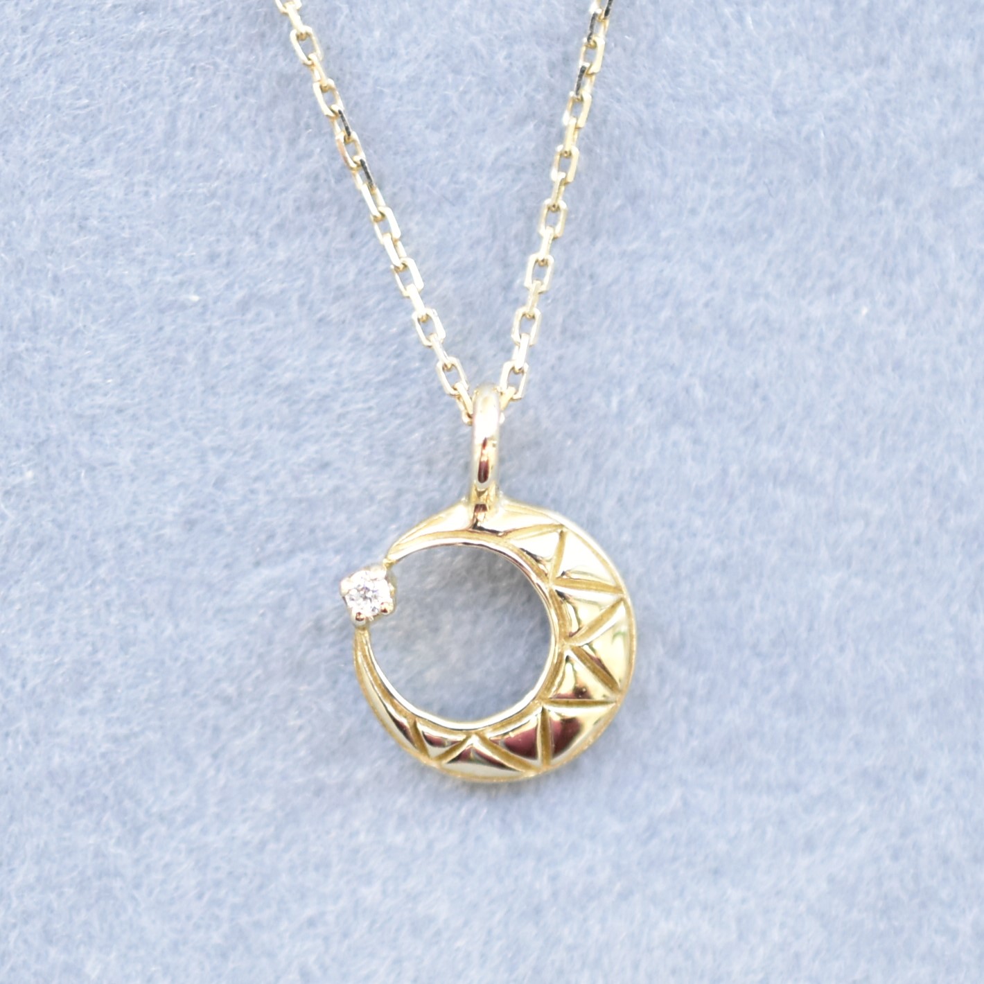 【109P0306】K10YG　鑽石　月　項錬（ダイヤモンド　月　ネックレス）