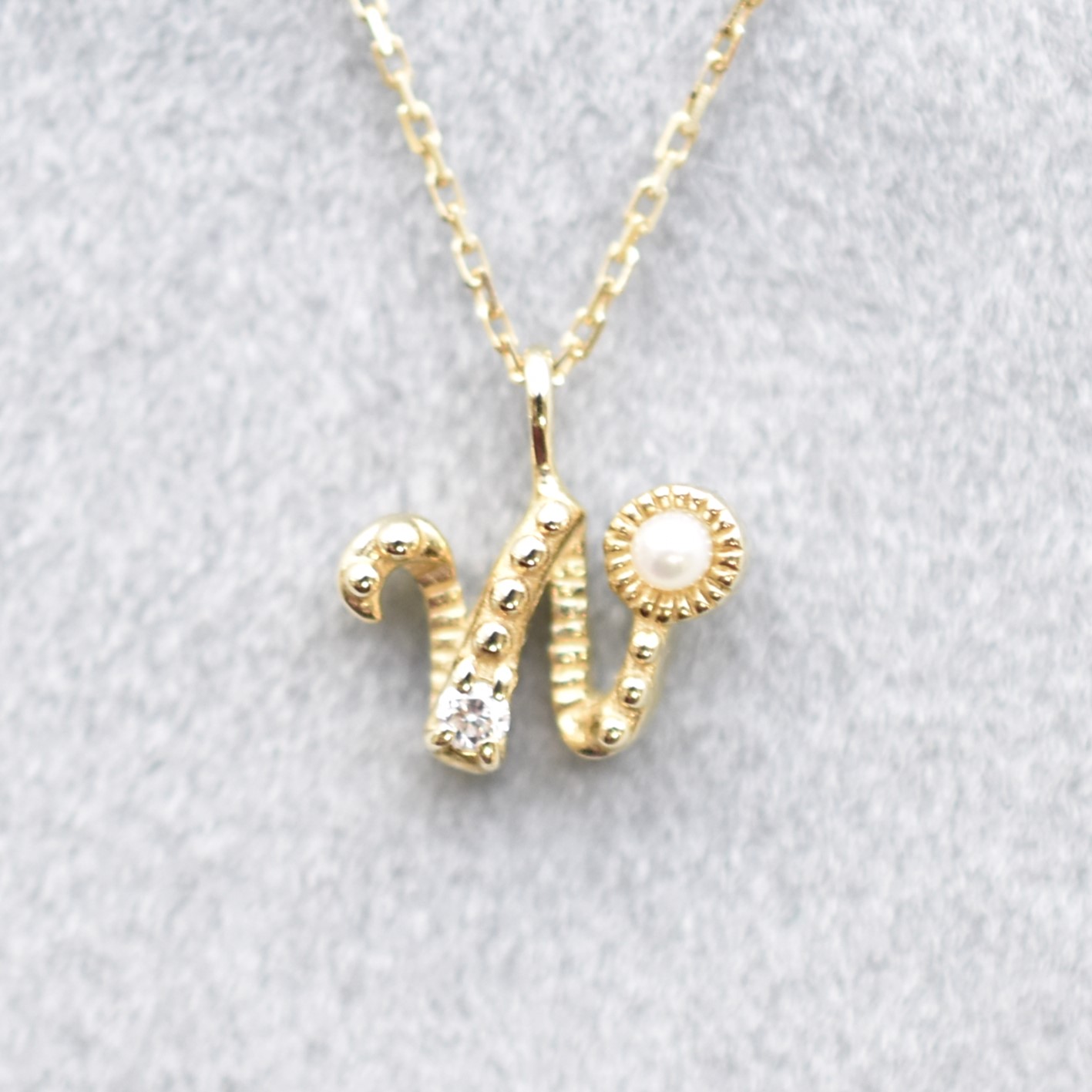 【109P0416W】K10YG　淡水珍珠＆鑽石　字母W　項錬（淡水パール＆ダイヤモンド　イニシャルW　ネックレス）