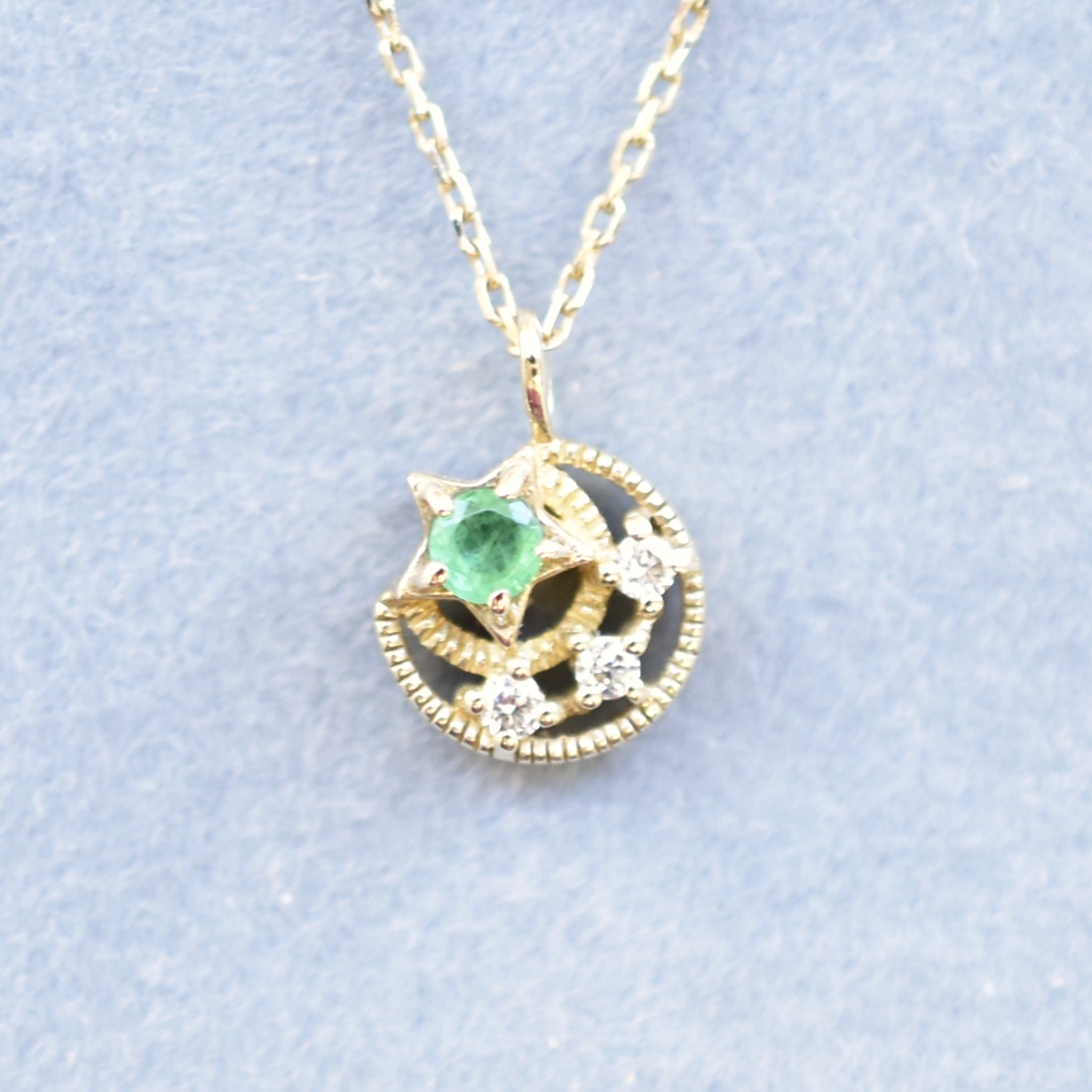 【109P0418-EMF】K10YG　祖母綠＆鑽石　星月　項錬（エメラルド＆ダイヤモンド　星と月　ネックレス）