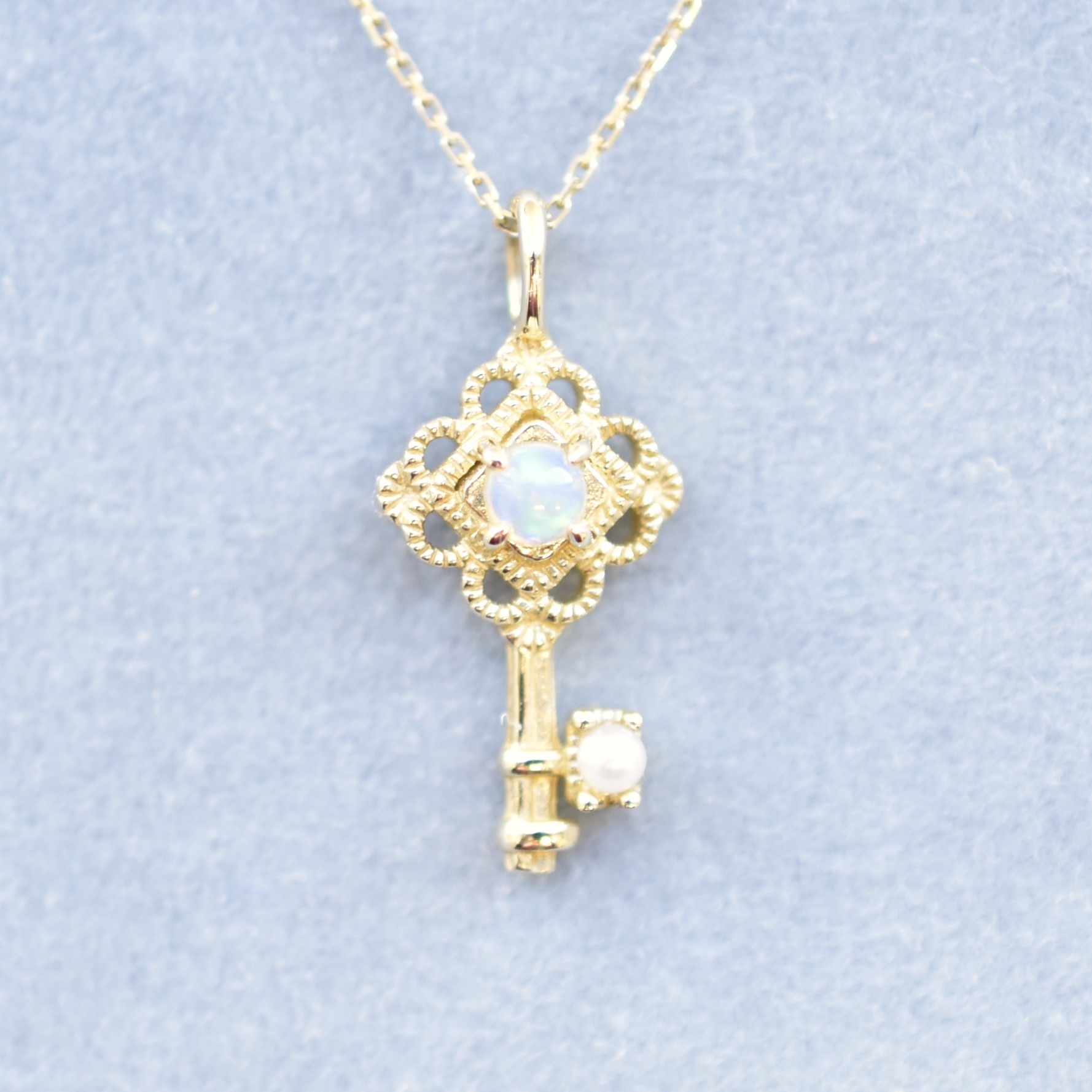 【109P0464-OP】K10YG　蛋白石＆鑽石　秘鑰　項錬（オパール＆ダイヤモンド　秘やく　ネックレス）