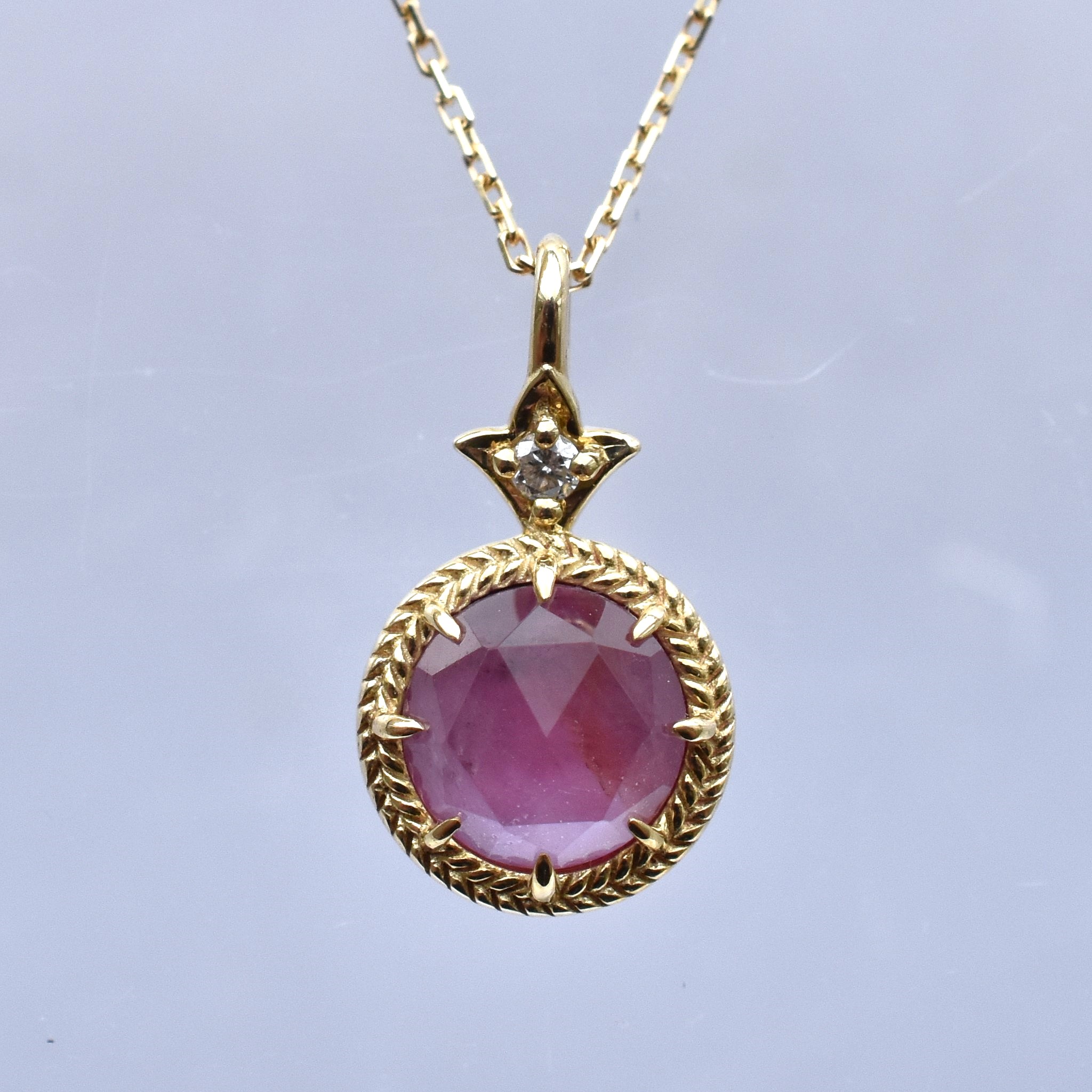 【109P0519-TY-1】K10YG　三層石(紅)＆鑽石　項錬（トリプレット＆ダイヤモンド　ネックレス）