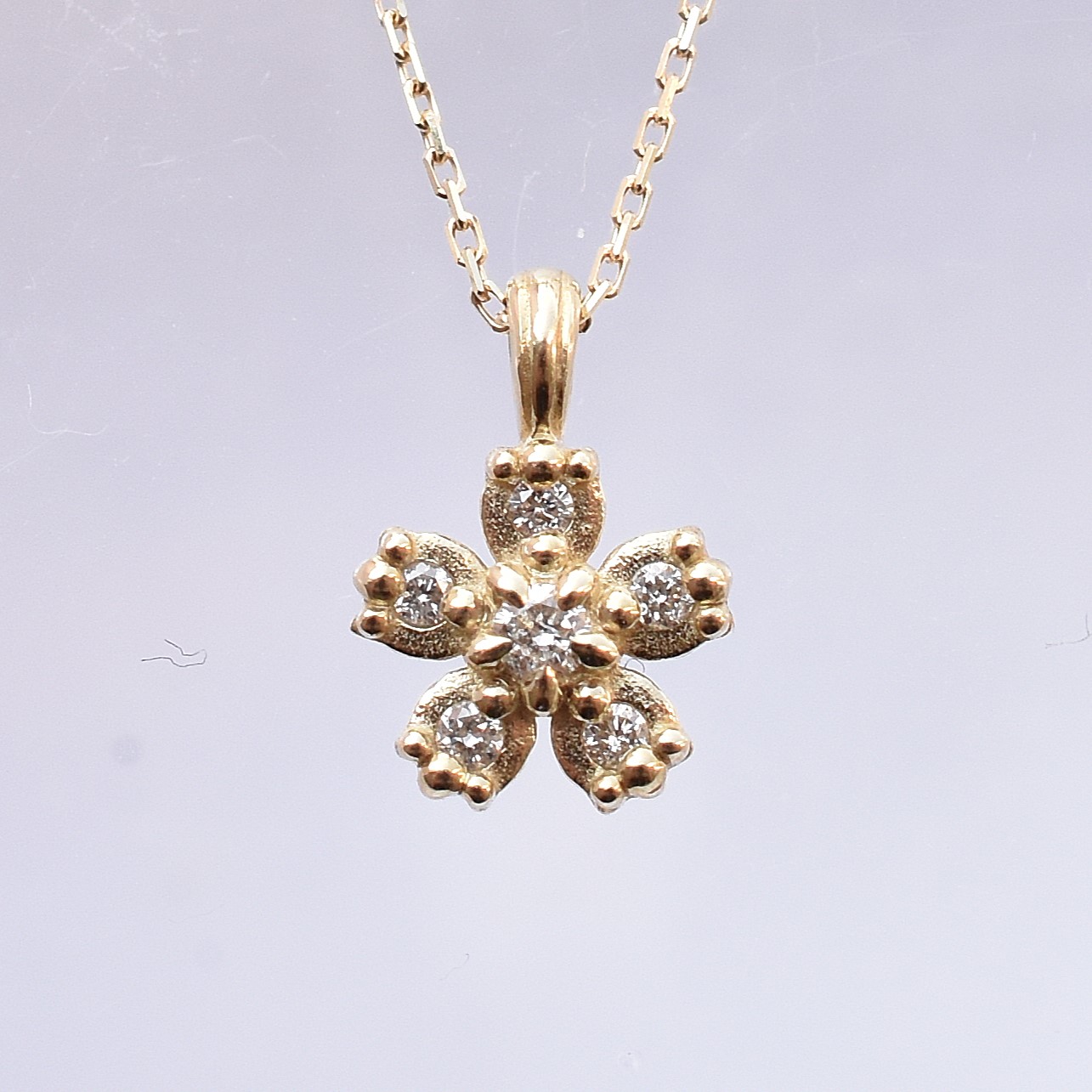 【109P0665】K10YG　鑽石　櫻花　項錬（ダイヤモンド　ネックレス）