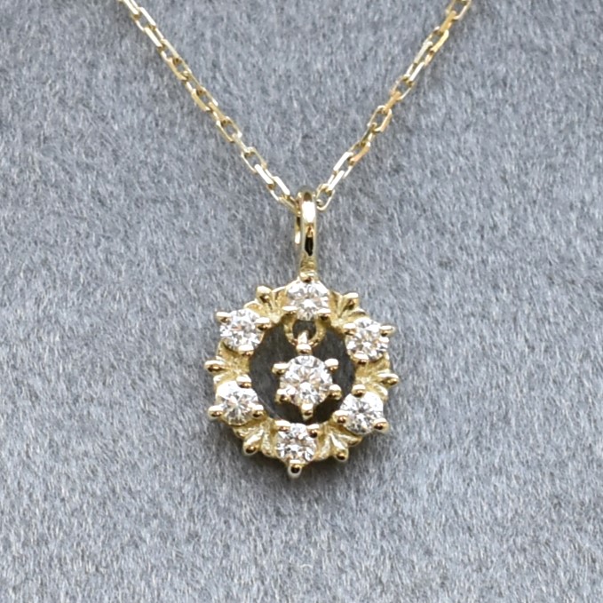 【609P0042】K10YG　鑽石　花圈　項錬（ダイヤモンド　リース　ネックレス）