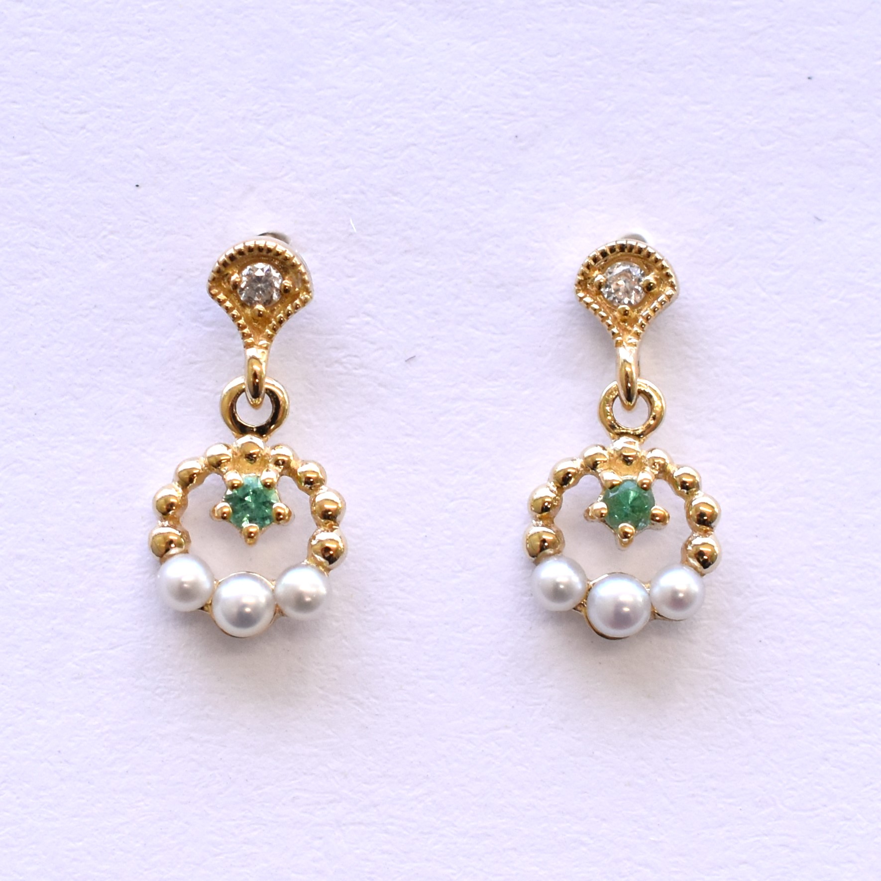 【109E0031-1-EM】K10YG　祖母綠＆淡水珍珠　耳釘（エメラルド＆淡水パール　ピアス）