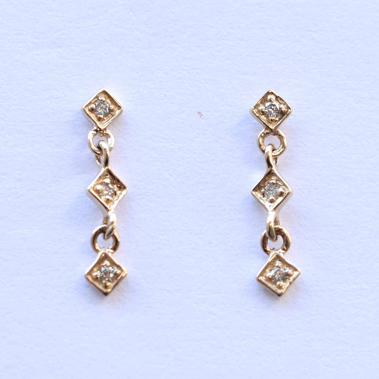 【109E0043-1】K10YG　鑽石　耳釘（ダイヤモンド　ピアス）