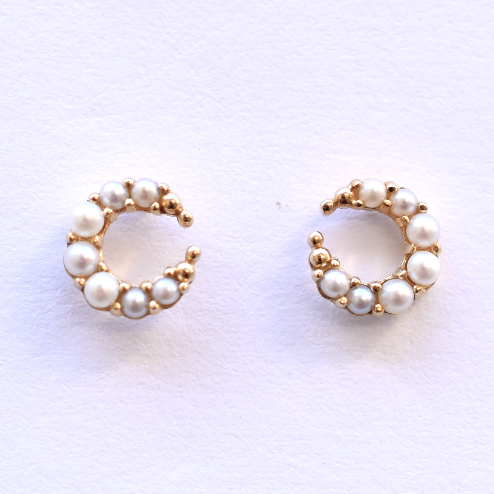 【109E0051-1】K10YG　淡水珍珠　月亮　耳釘（淡水パール　月　ピアス）