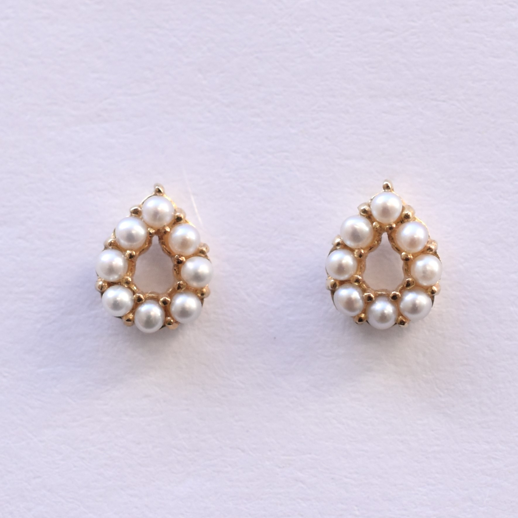 【109E0086-1】K10YG　淡水珍珠　水滴　耳釘（淡水パール　ドロップ　ピアス）