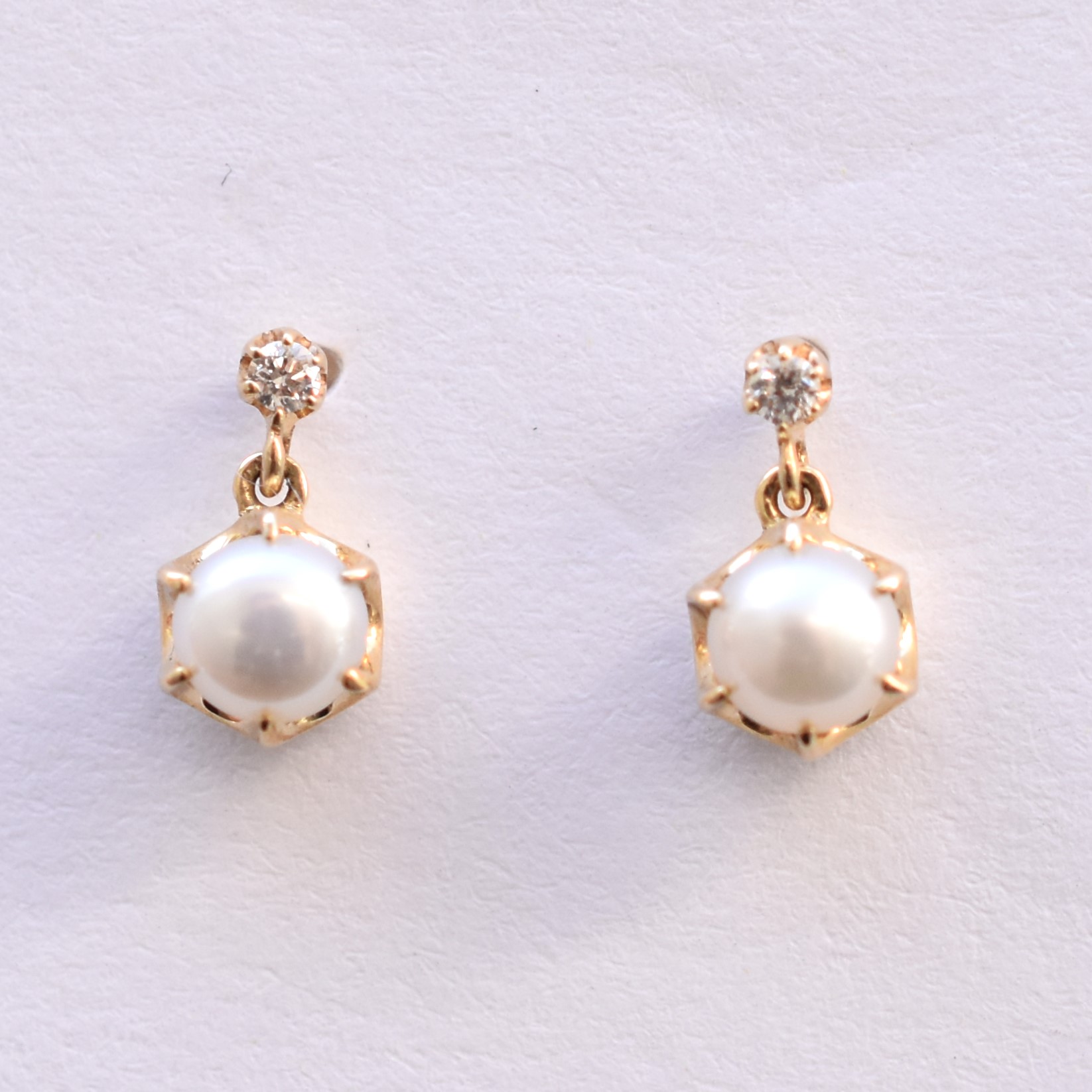 【109E0100-1】K10YG　淡水珍珠＆鑽石　耳釘（淡水パール＆ダイヤモンド　ピアス）