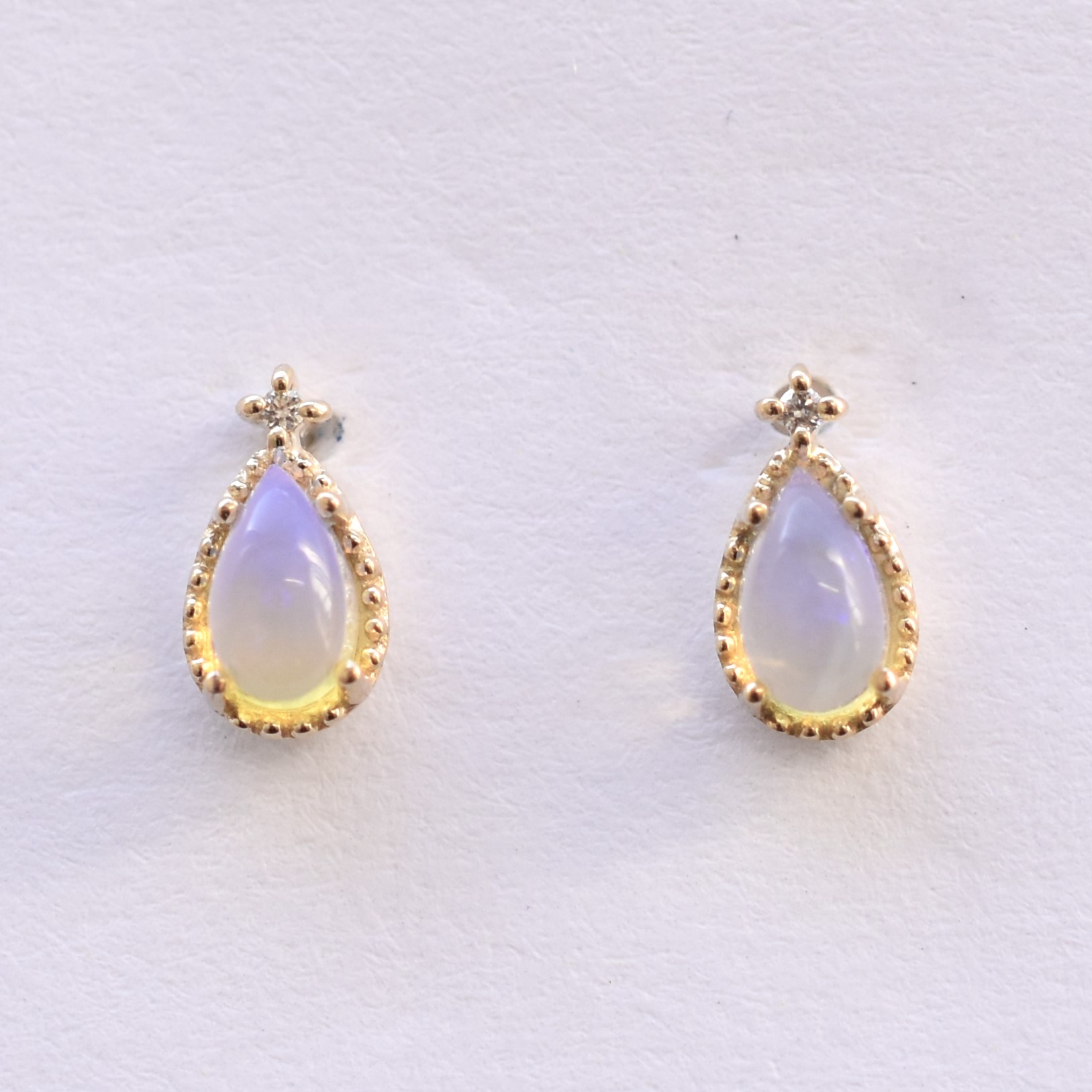 【109E0107-1-OP】K10YG　蛋白石＆鑽石　水滴　耳釘（オパール＆ダイヤモンド　ドロップ　ピアス）