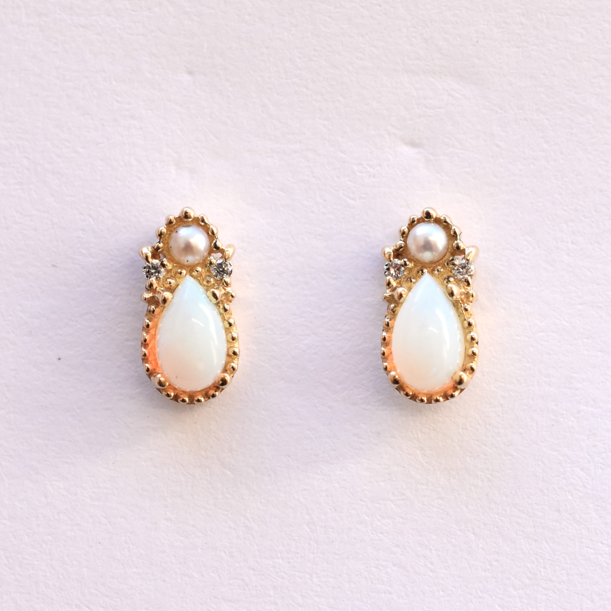 【109E0109-1】K10YG　蛋白石＆淡水珍珠　耳釘（オパール＆淡水パール　ピアス）