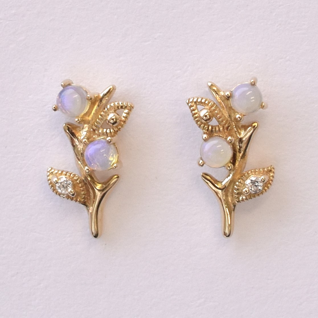 【109E0207-1】K10YG　蛋白石＆鑽石　小植物　耳釘（オパール＆ダイヤモンド　小枝　ピアス）