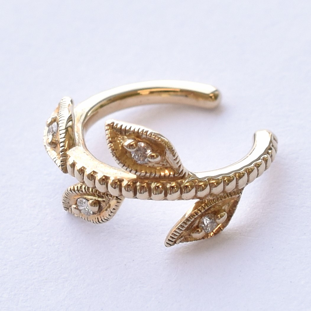 【109E0208-PC】K10YG　鑽石　葉　耳骨夾(單邊)（ダイヤモンド　枝葉　イヤカフ(片耳)）