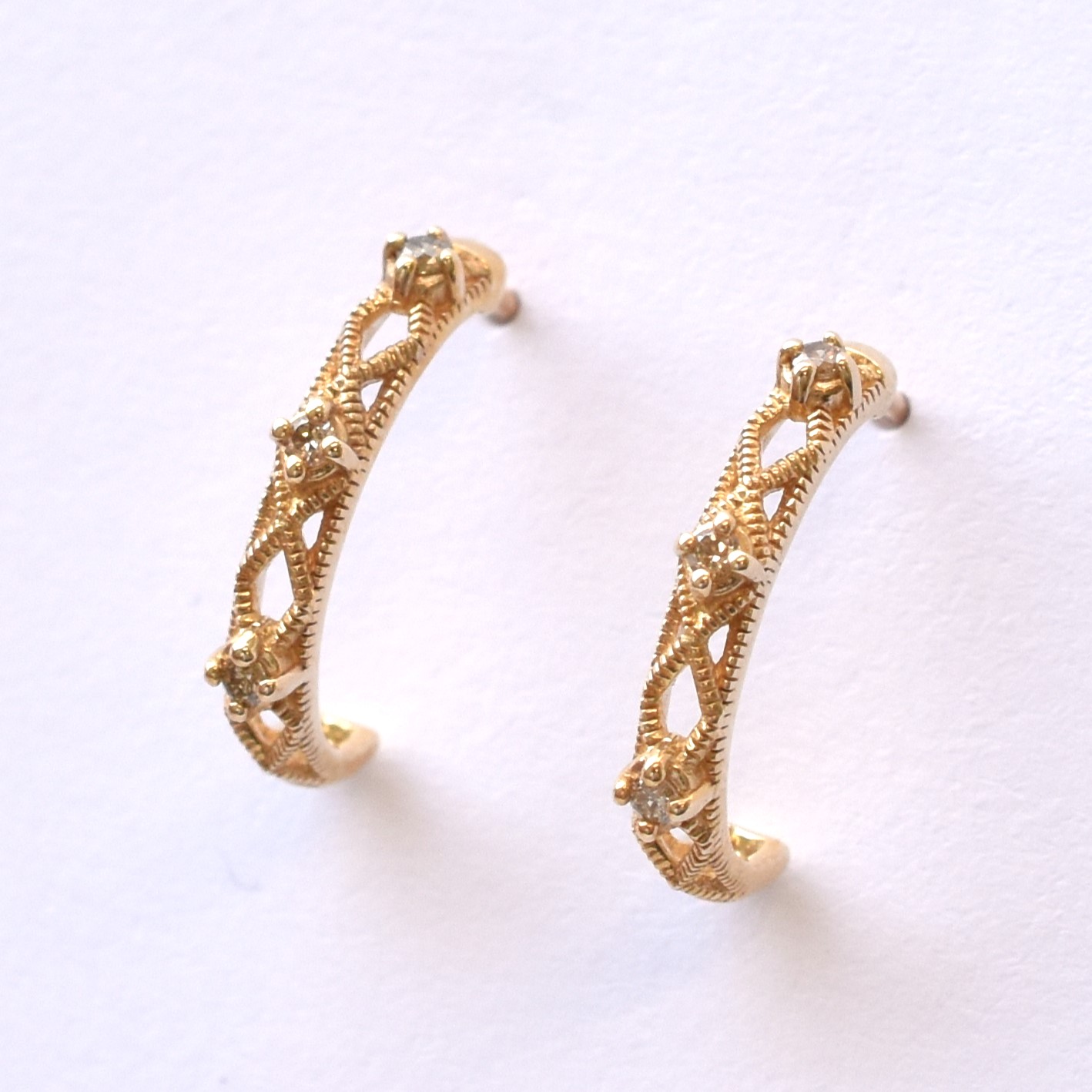 【109E0217-1-TTLB-TY】K10YG　鑽石　耳釘（ダイヤモンド　ピアス）