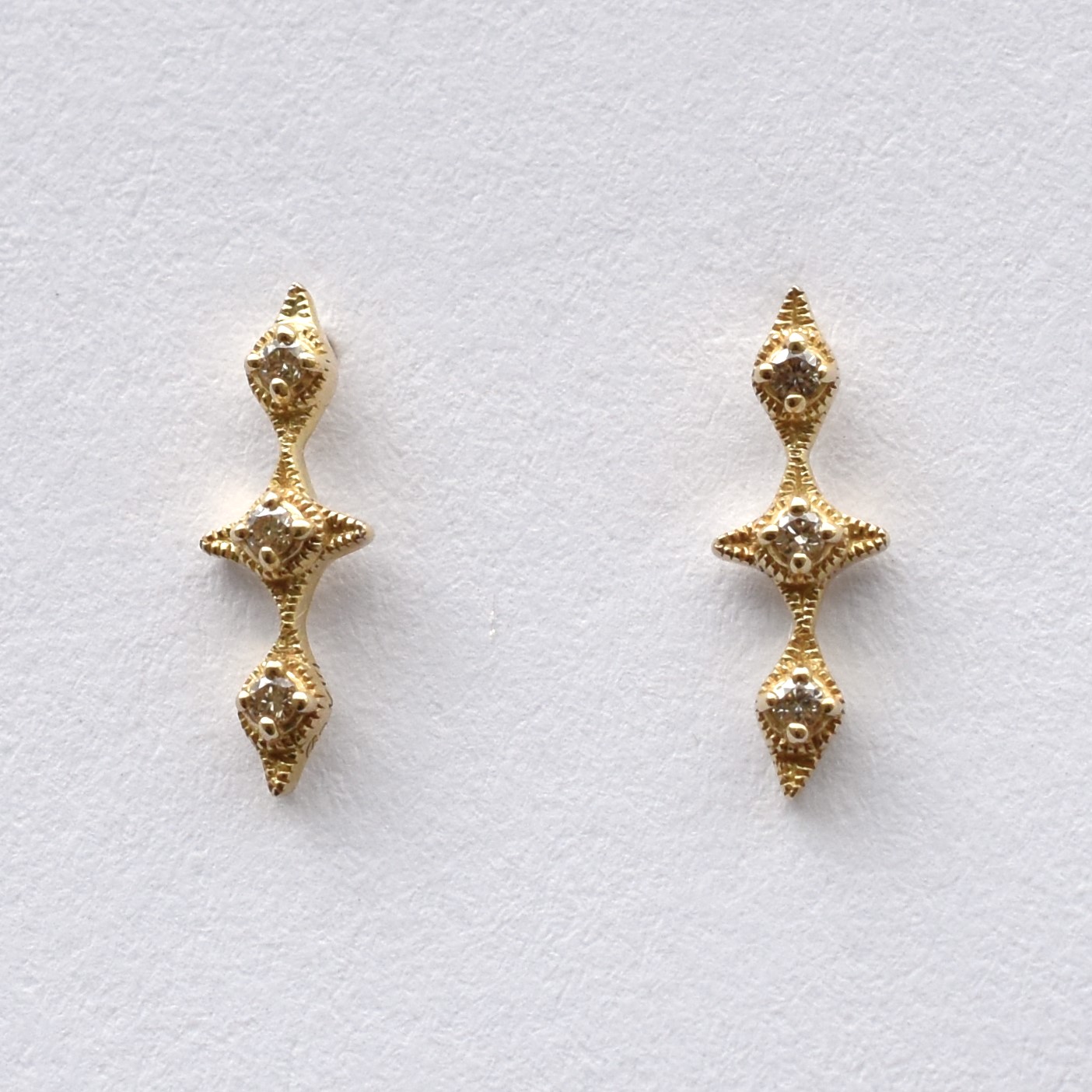 【109E0228-1-TTLB-TY】K10YG　鑽石　耳釘（ダイヤモンド　ピアス）