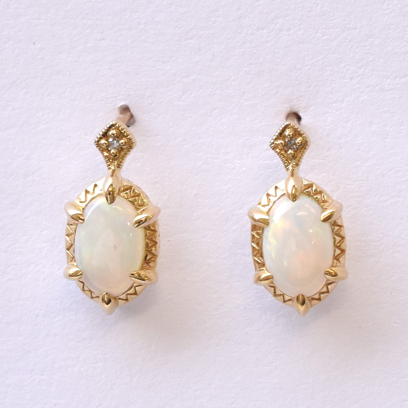 【109E0231-1-TY】K10YG　蛋白石＆鑽石　耳釘（オパール＆ダイヤモンド　ピアス）