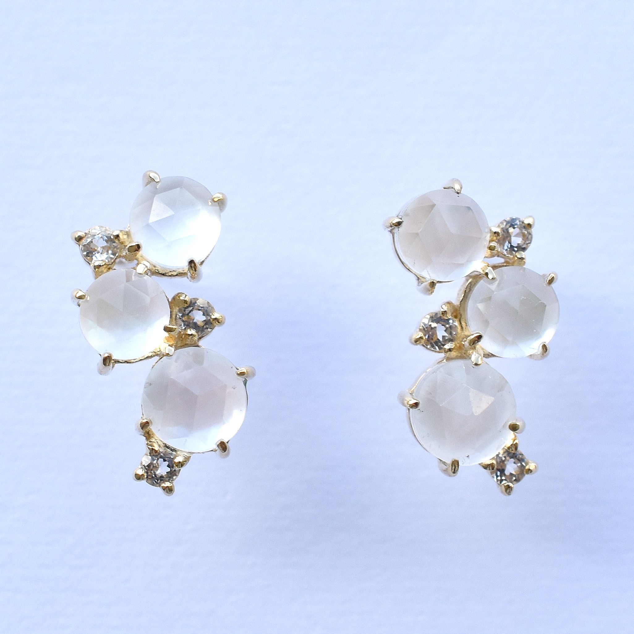 【109E0237-1-TY】K10YG　三層石＆White Topaz　耳釘（トリプレット＆ホワイトトパーズ　ピアス）