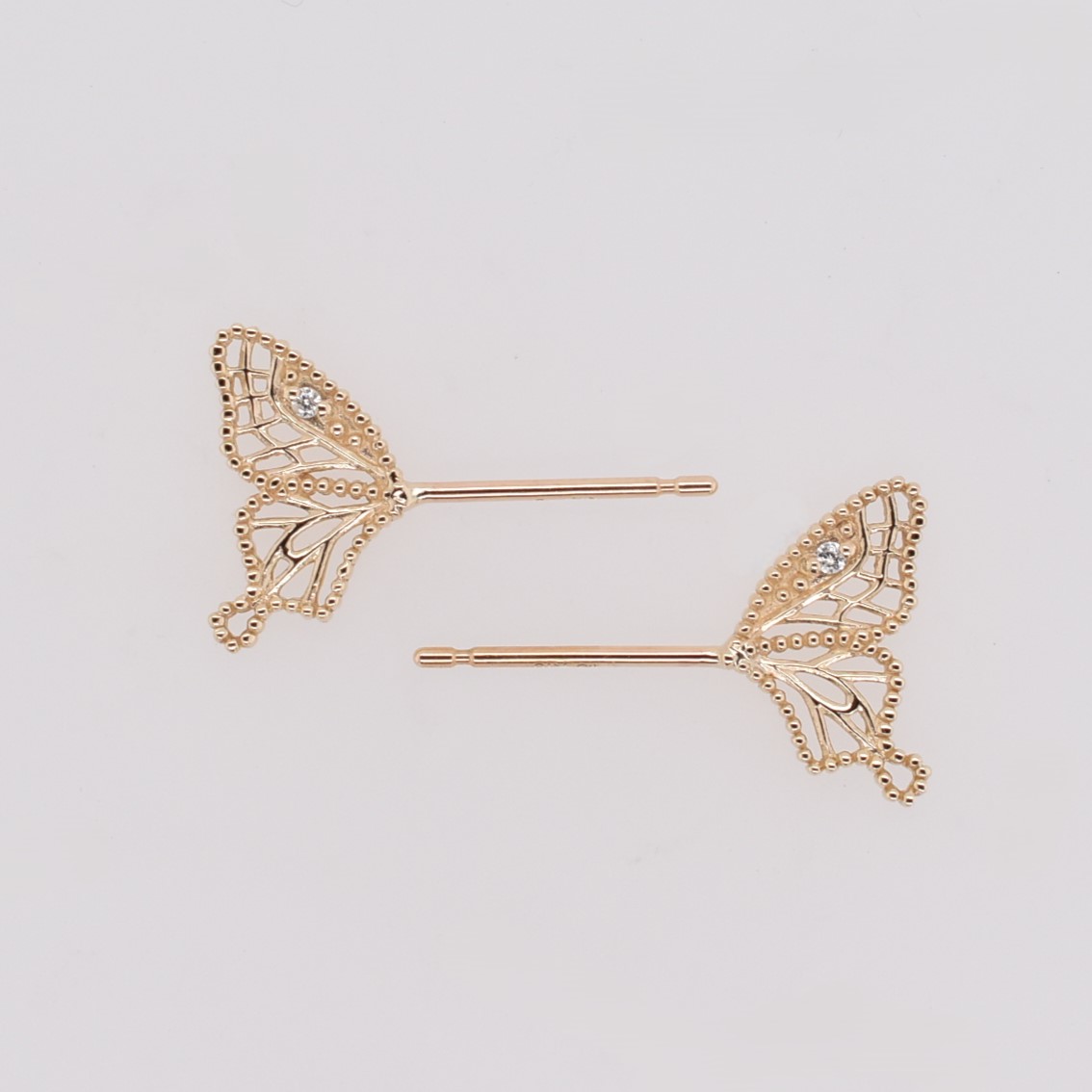 【109E0239-1】K10YG　鑽石　蝶翼　耳釘（ダイヤモンド　蝶の翼　ピアス）