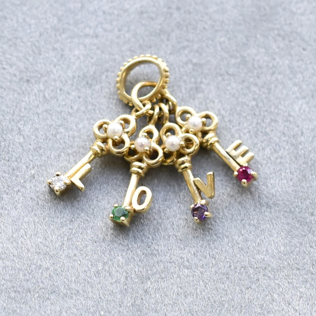 【109P0016】K10YG　鑽石＆彩寶　LOVE鑰匙串　吊墜（ダイヤモンド＆カラーストーン　LOVEキーチェーン　ペンダント）