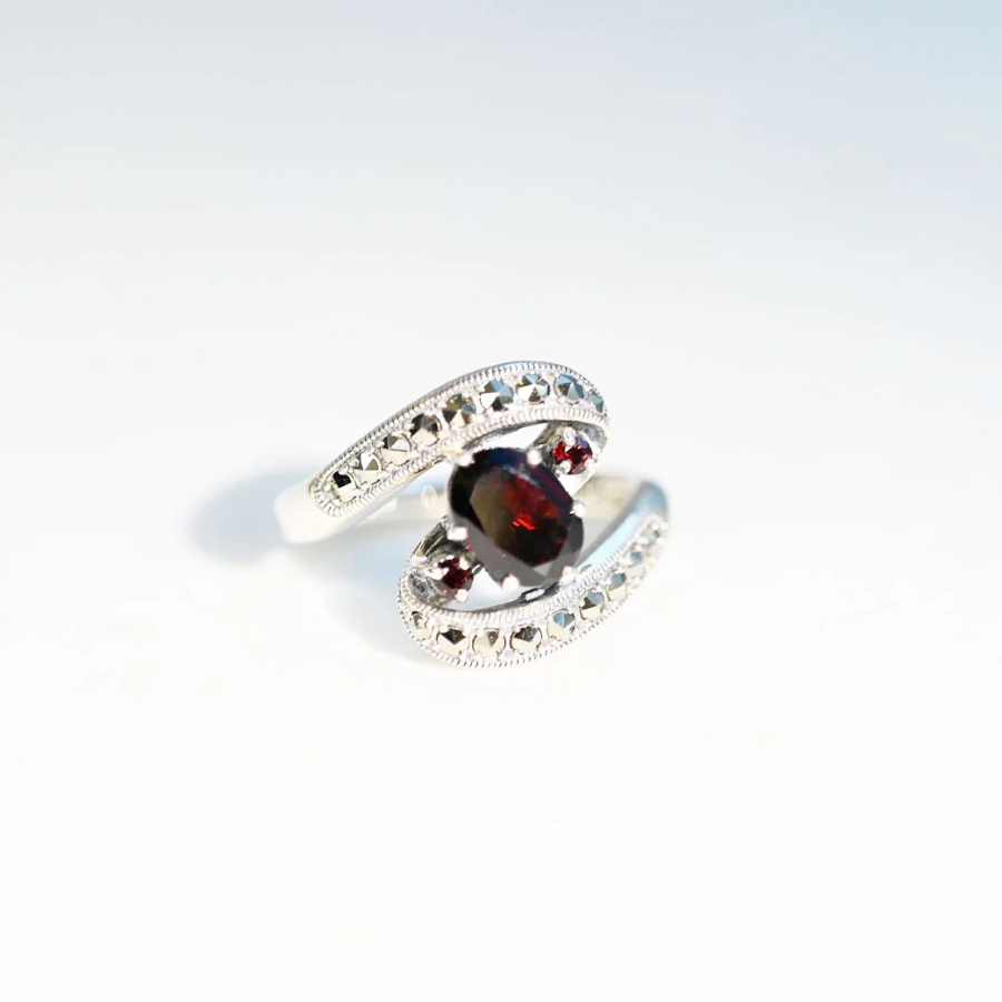【202R0090-GF】SV　ガーネット＆マルカジット　カーブライン　リング
