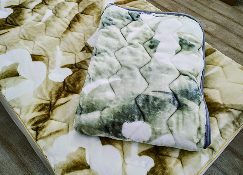 吸湿発熱わた入りフランネル敷パット　PD531D