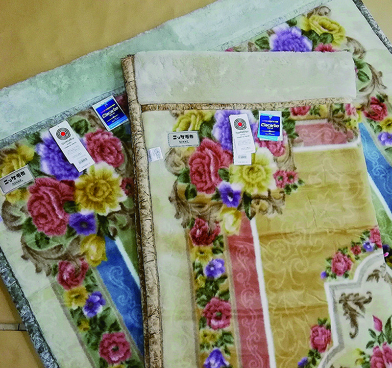 ムートン調衿付きマイヤー合せ毛布　NK336110