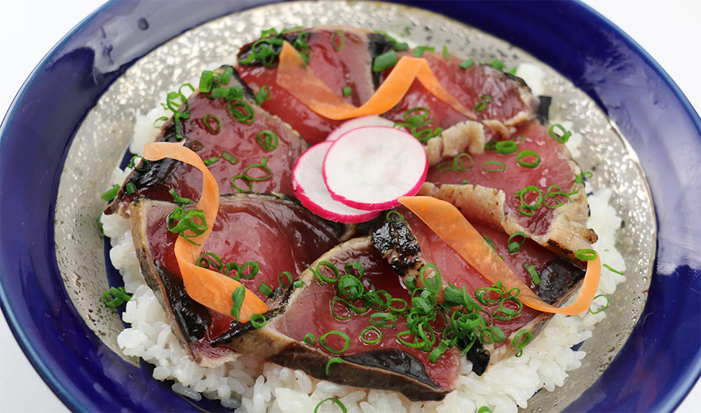 生かつおタタキの漬け丼