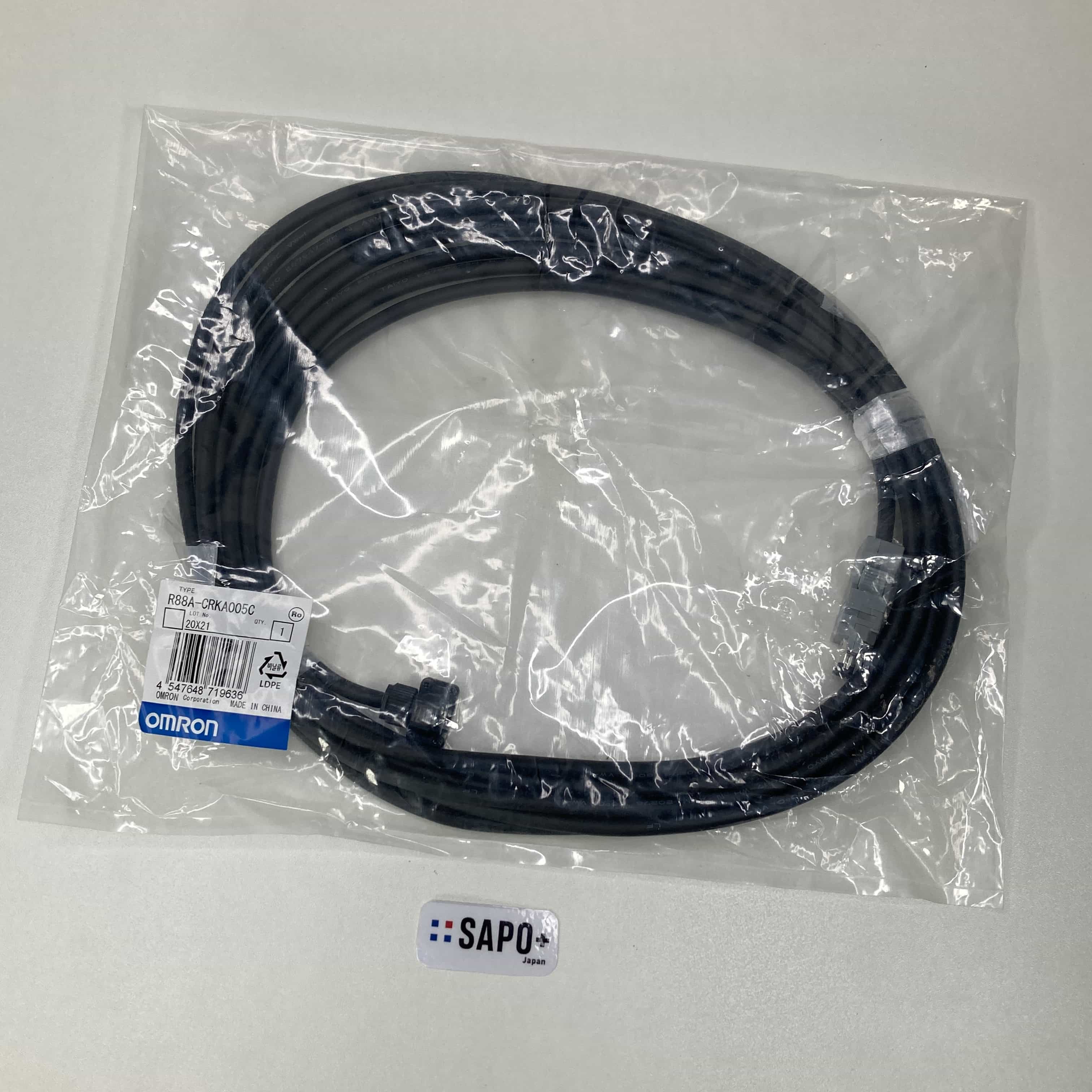 R88A-CRKA005C  開封済 エンコーダケーブル オムロン