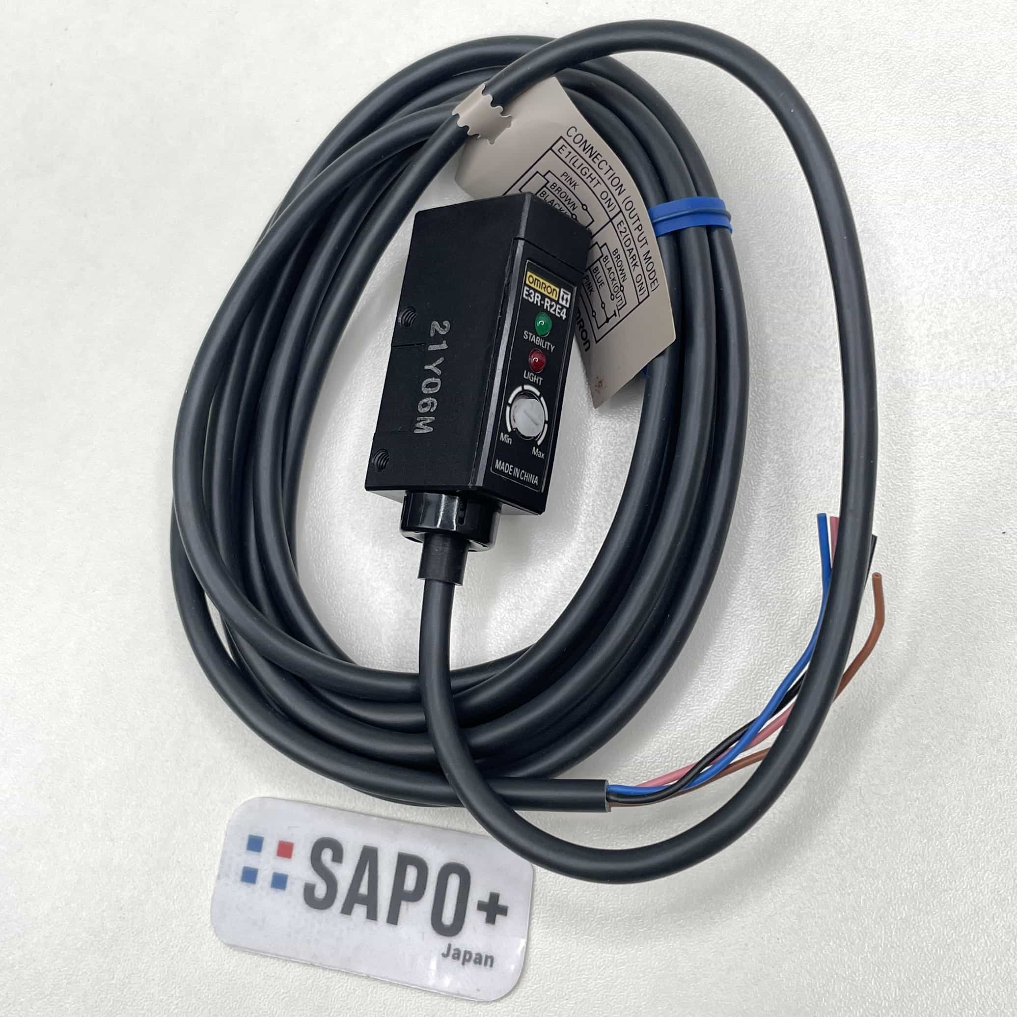 E3R-R2E4   アンプ内蔵形光電センサ（回帰反射型） オムロン
