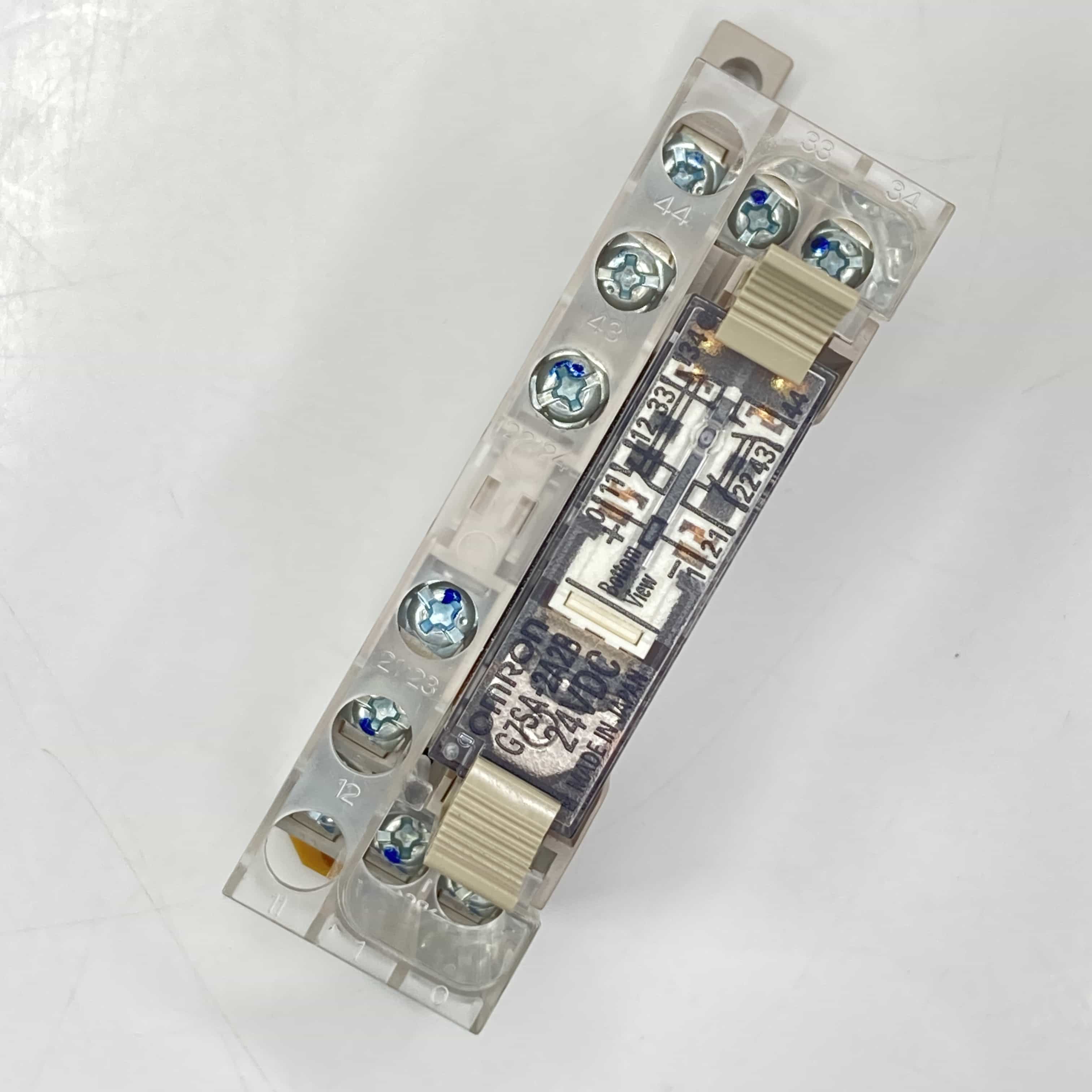 新品／20個セット オムロン セーフティリレーソケット P7SA-14F