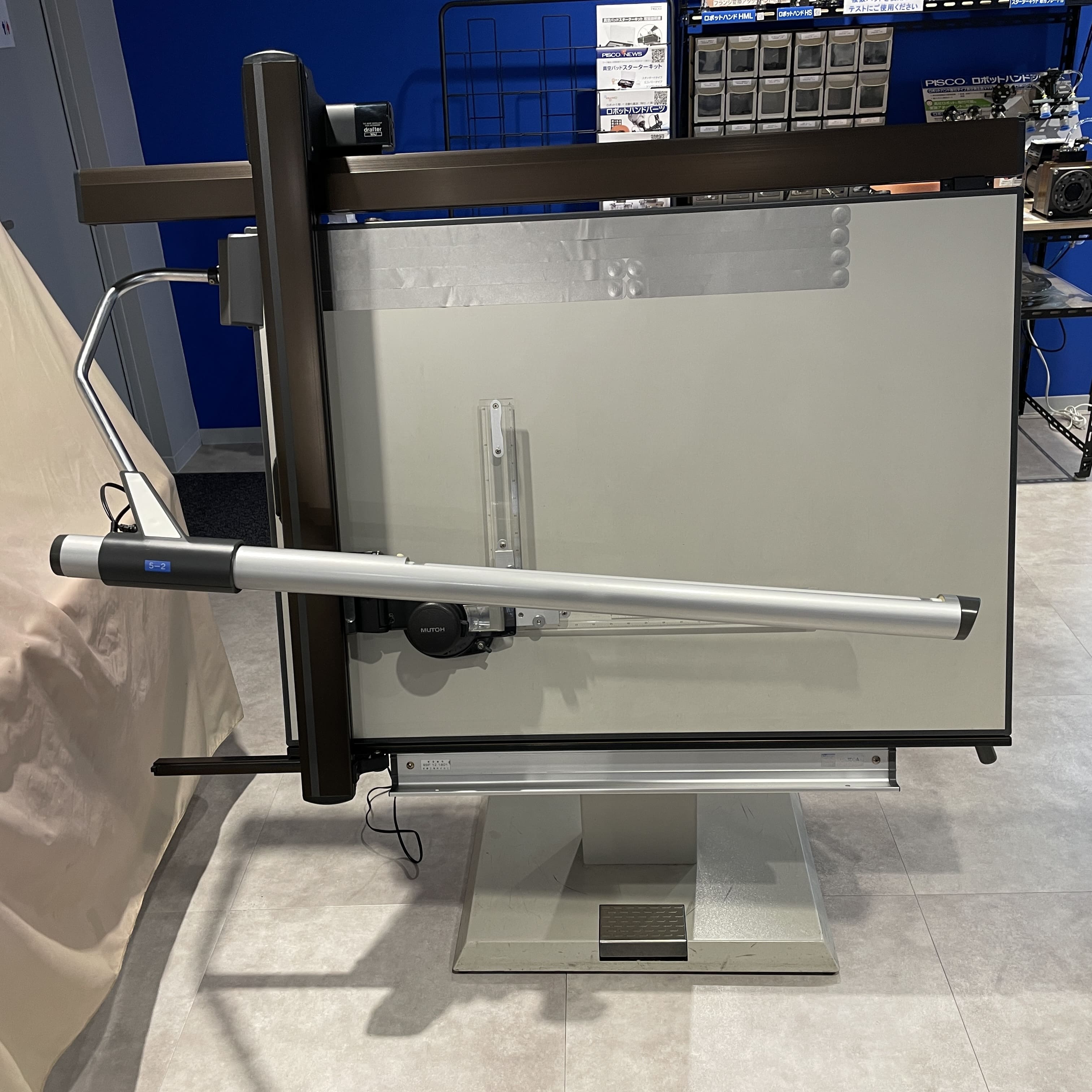 武藤工業 MUTOH B1サイズ製図板・ドラフターセット ドラフターEA-1000/製図台TW-200/製図板マグネード/ランプ/椅子 【安心取引】保証有 武藤工業(MUTOH)ドラフター 一式(製図板、製図台、ドラフター)