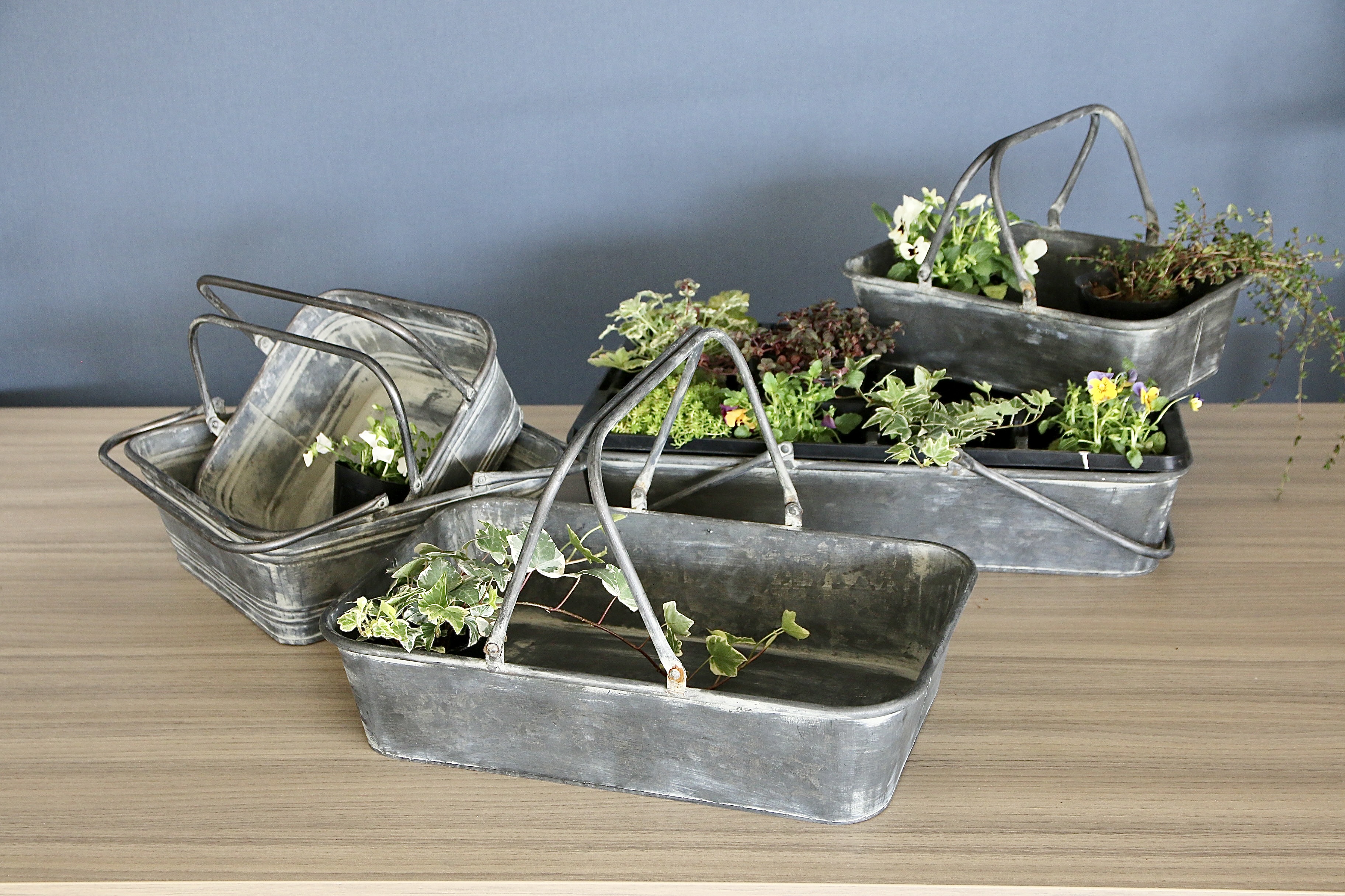 P．８１　ブリキハンドル付きバスケット