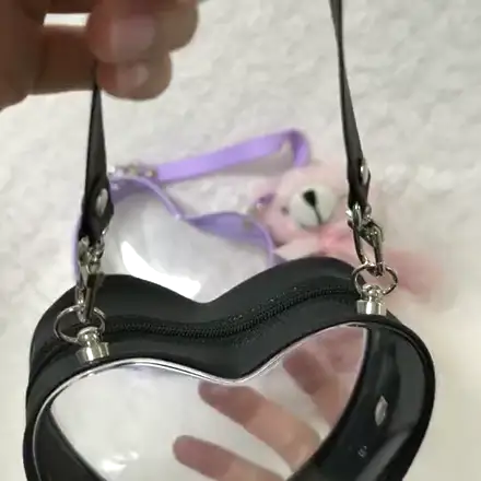 ダブルジッパーなど細部のこだわりとサイズ感