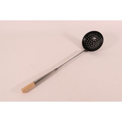 鉄中華お玉 穴明 ツナギ柄 中 