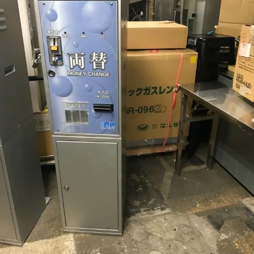 両替機 MKコーポレーション 幅340×奥行360×高さ1360 【なんば店在庫】